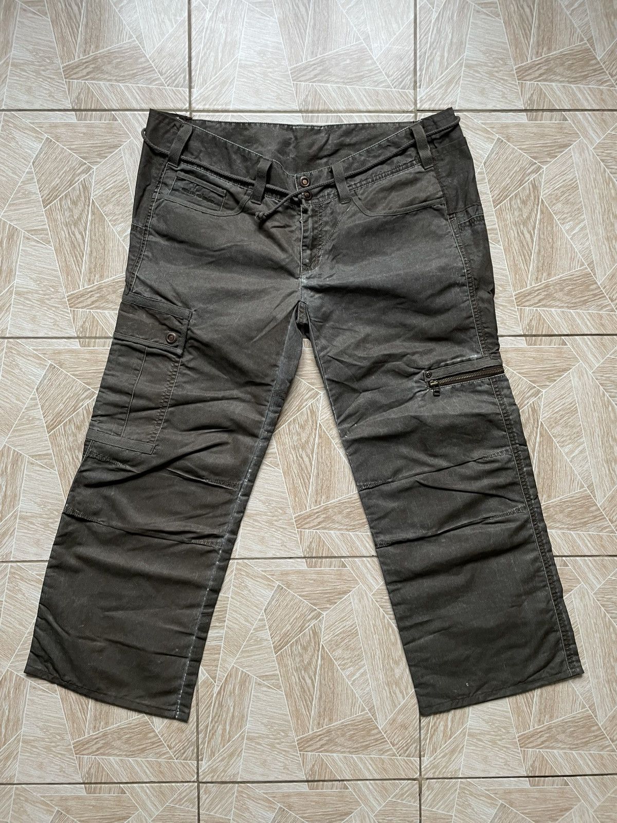 Helly Hansen Rare Helly Hansen Outdoor Nylon Distressed Nylon Pants 28 Size US 28 / EU 44 - 1 Thumbnail
