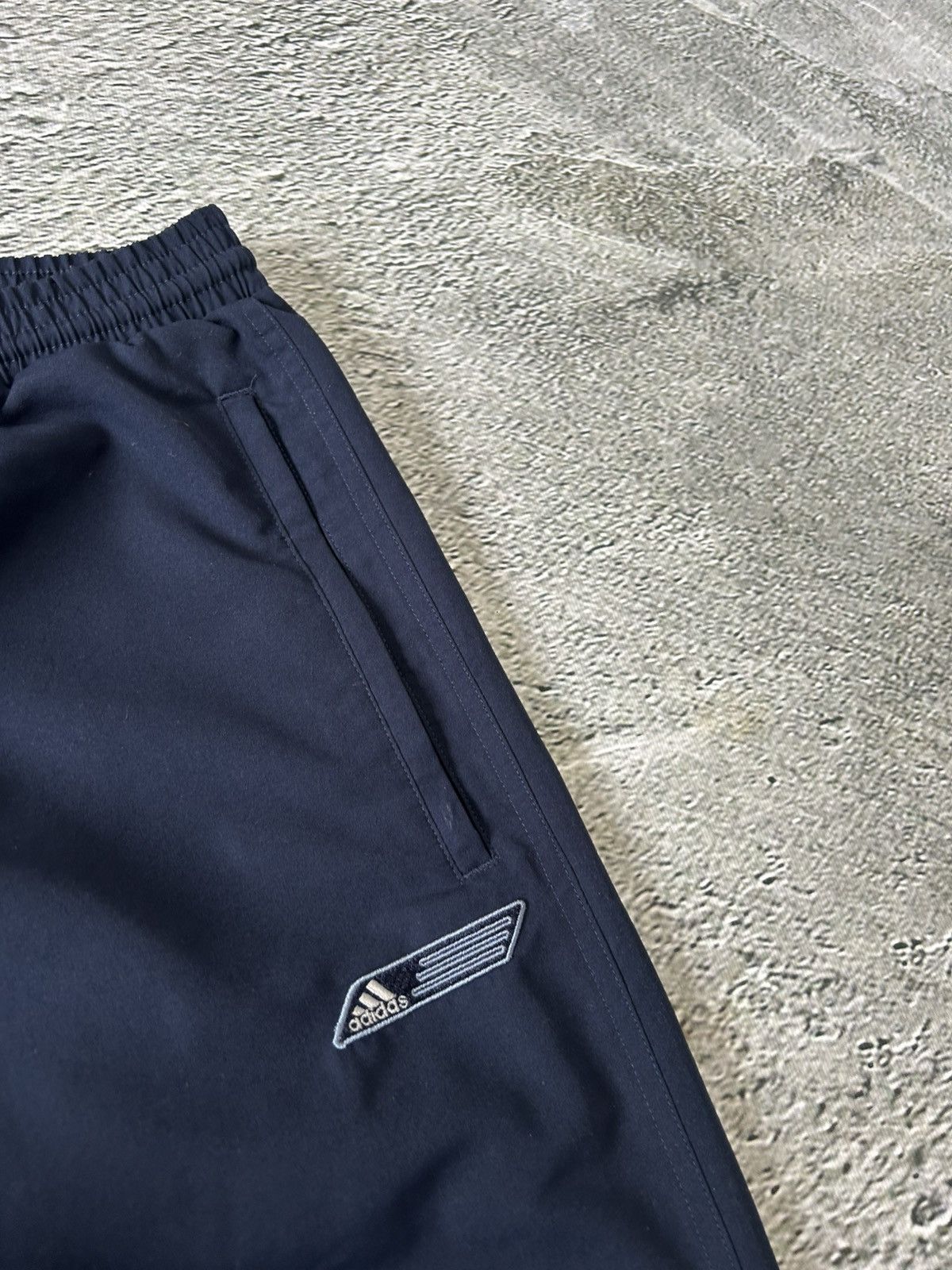 Adidas × Vintage Adidas vintage navy track pants small logo 2000s drill Y2K Size US 30 / EU 46 - 2 Thumbnail
