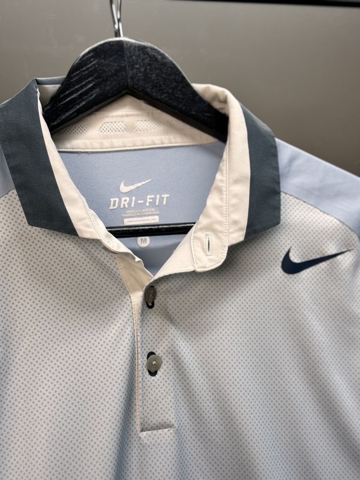 Nike ROGER FEDERER TENNIS COURT 2013 GSTAAD NIKE RF JERSEY Size US L / EU 52-54 / 3 - 6 Thumbnail