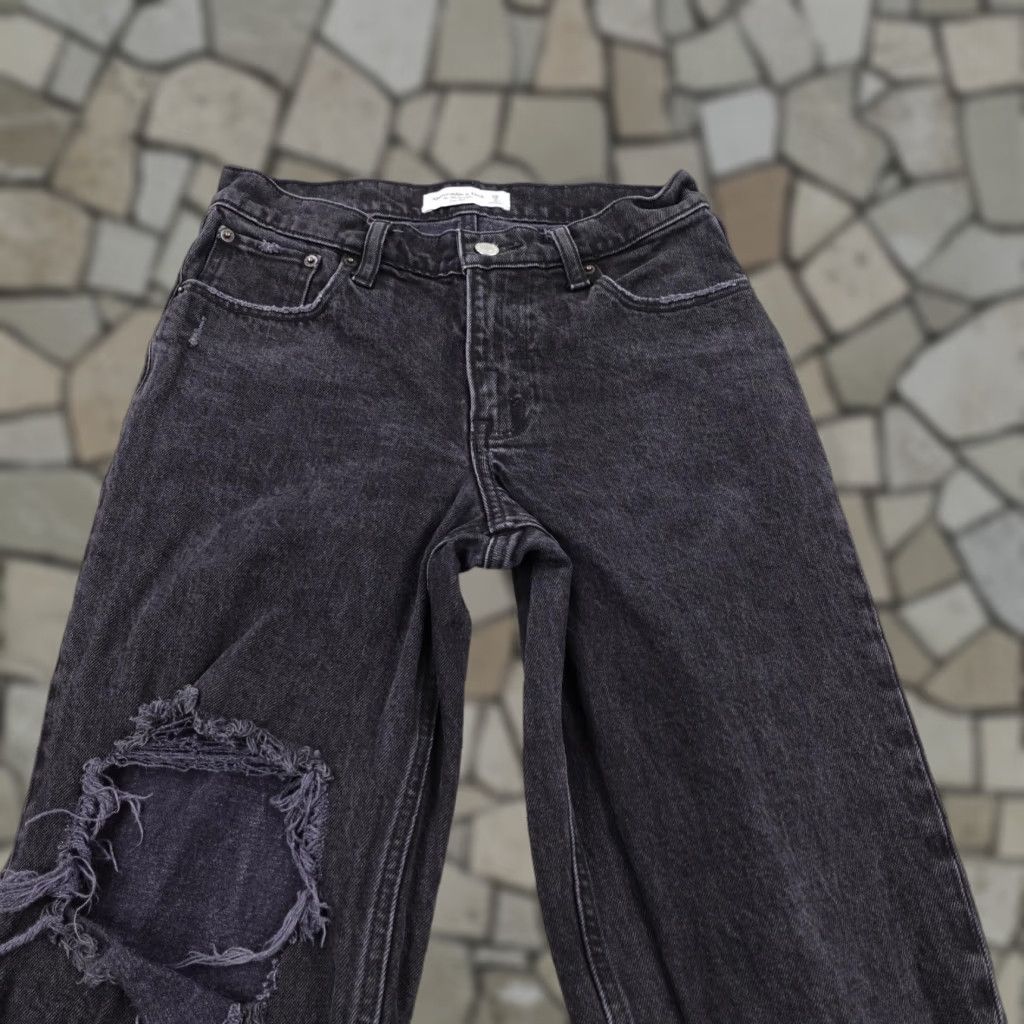 Abercrombie & Fitch Abercrombie & Fitch Jeans Womens 2 26 Black Denim 90s Straight Low Rise Distressed Jeans Size 26" / US 2 / IT 38 - 1 Thumbnail