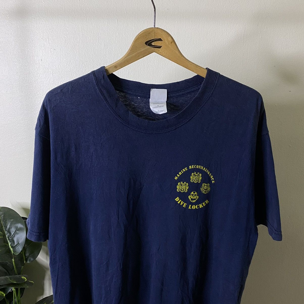 Vintage Vintage 2000s Marine Reconnaissance Dive Locker Tee Size US L / EU 52-54 / 3 - 6 Thumbnail