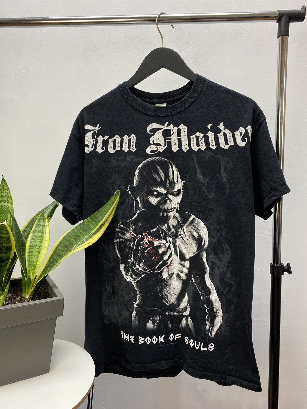 Band Tees × Iron Maiden × Vintage Vintage Iron Maiden “The Book of Souls” Tee Size US L / EU 52-54 / 3 - 1 Thumbnail
