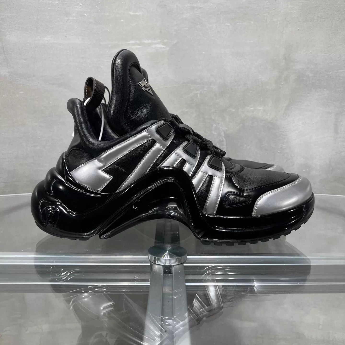 Louis Vuitton LV Archlight Black/Silver Dad Sneakers UK6.5 YH26303 Size US 7.5 / EU 40-41 - 4 Thumbnail
