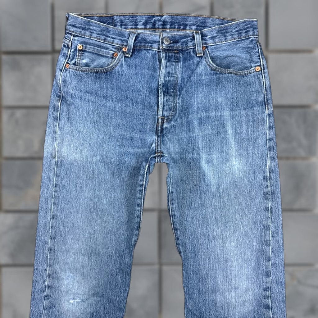 Levi's Levi's 501 Jeans Men Blue Denim Button Fly Pant 34x30 Distressed Faded Vintage? (Tag33x32) Size US 33 - 1 Thumbnail