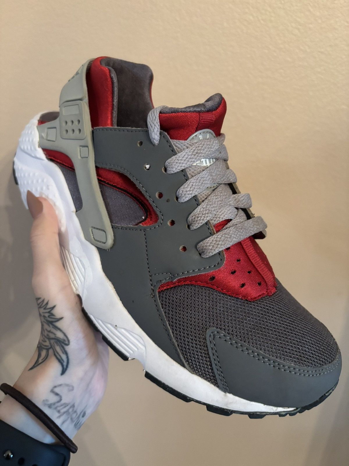 Nike Nike Huarache Run GS Size US 6.5 / EU 39-40 - 2 Thumbnail
