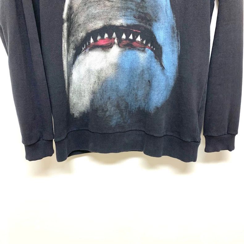 Givenchy Givenchy Shark crewneck sweater, size Xs, shoulder width 4 Size US XS / EU 42 / 0 - 4 Thumbnail
