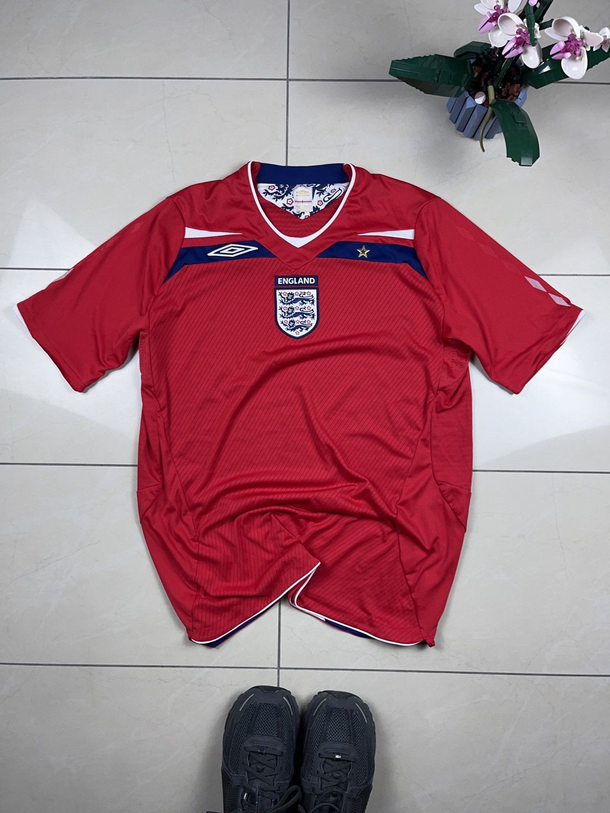 Umbro × Vintage ➕ umbro England 2008/2010 red soccer jersey center logo Size US L / EU 52-54 / 3 - 1 Thumbnail