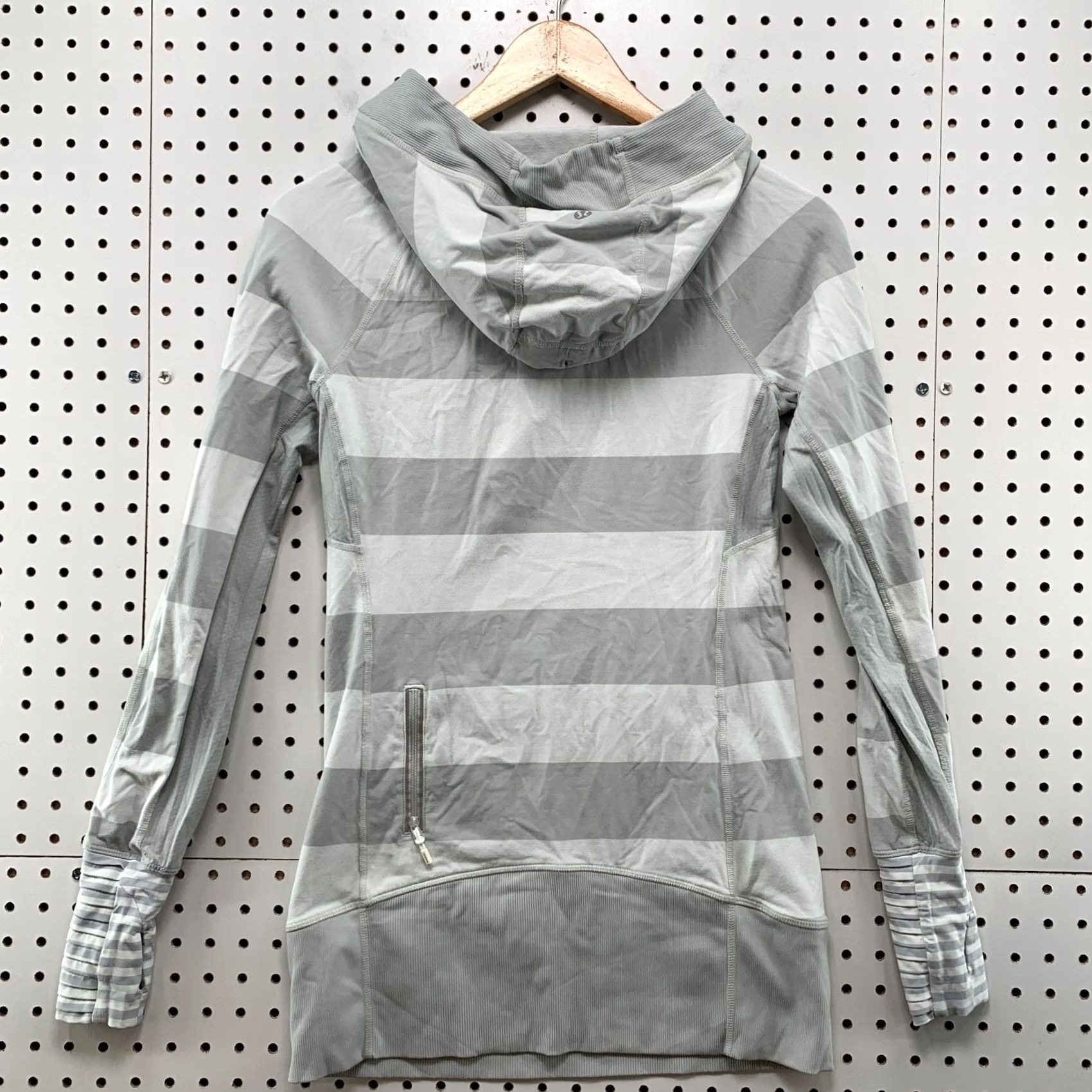 Lululemon Lululemon Hoodie Sweatshirt Womens Size 4 Gray White Striped COWL 15x26.5 Size S / US 4 / IT 40 - 7 Thumbnail