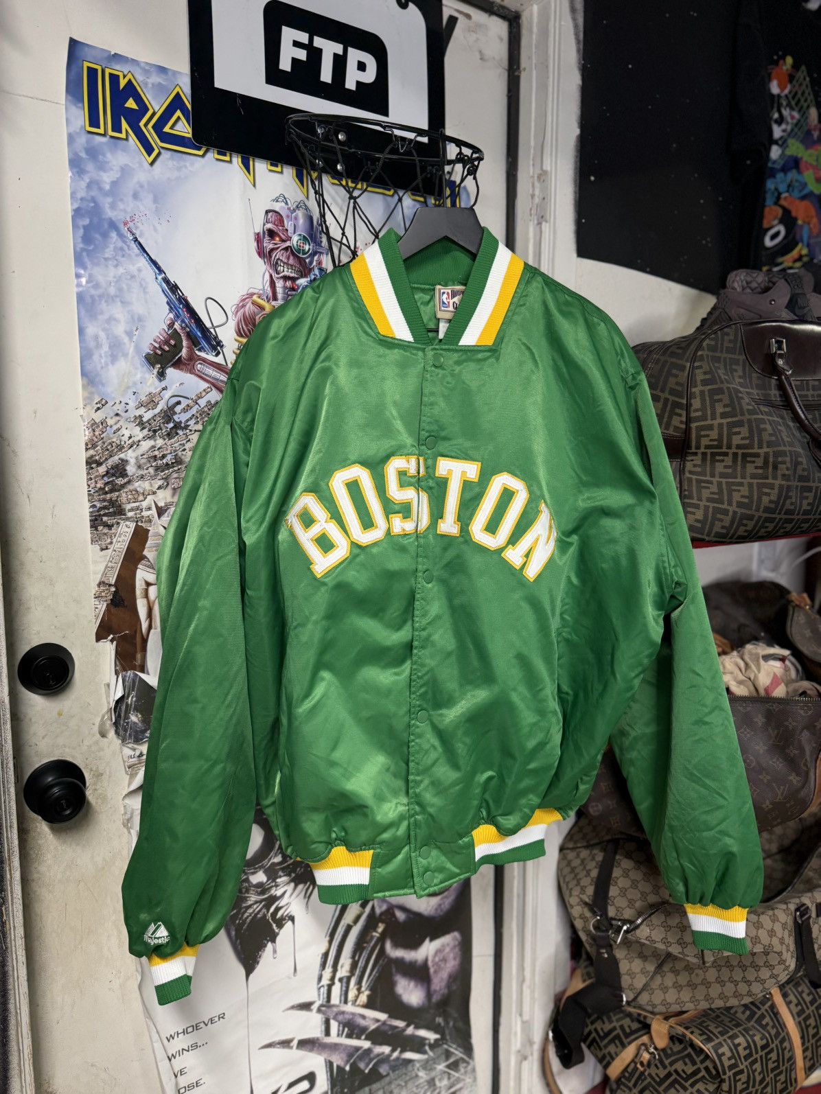 Vintage Vintage Boston Celtics Satin Jacket Nba Varsity Size 2XL Size US XXL / EU 58 / 5 - 1 Thumbnail