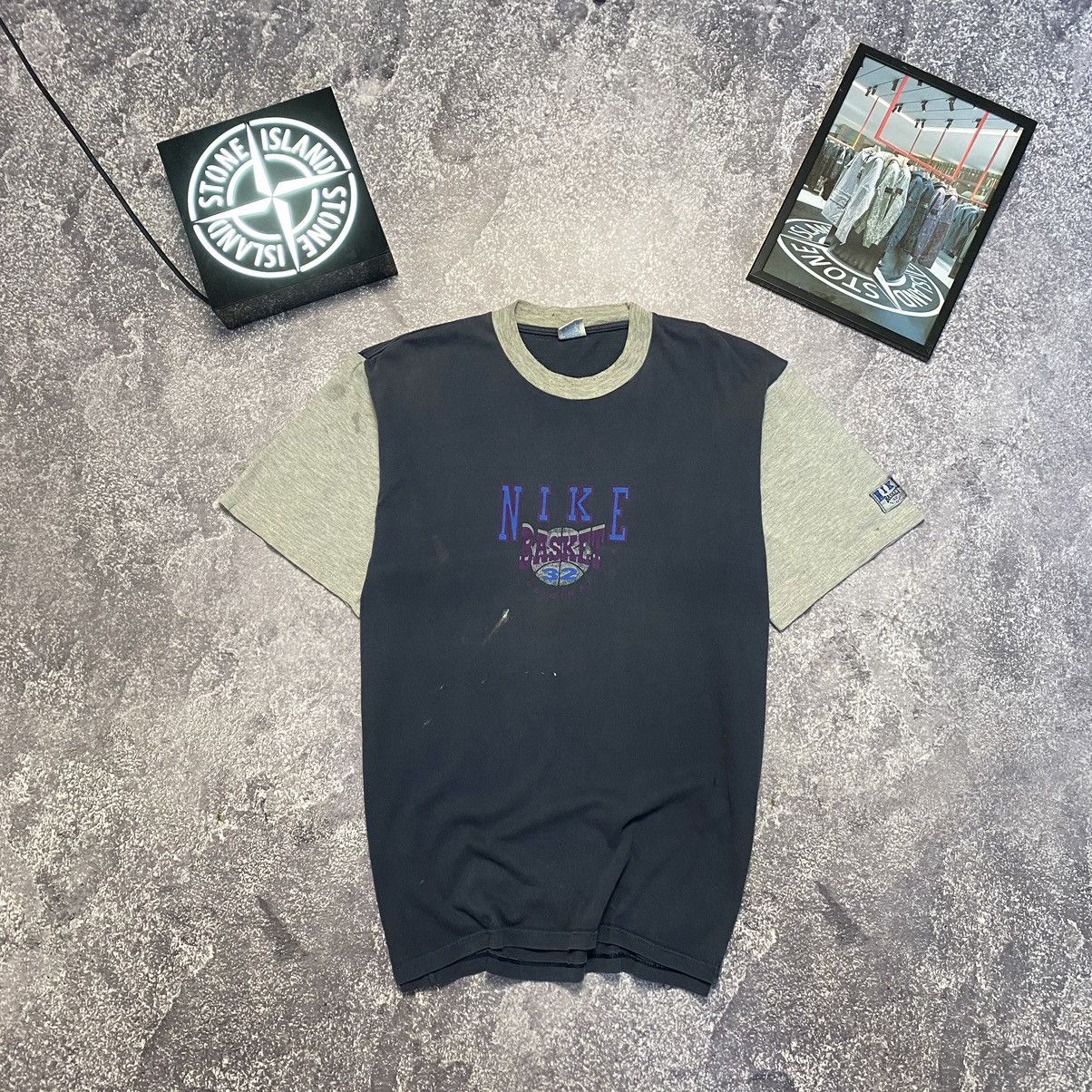 Other Vintage Nike Basketball Big Centre logo 90’s tee Size US XL / EU 56 / 4 - 1 Thumbnail