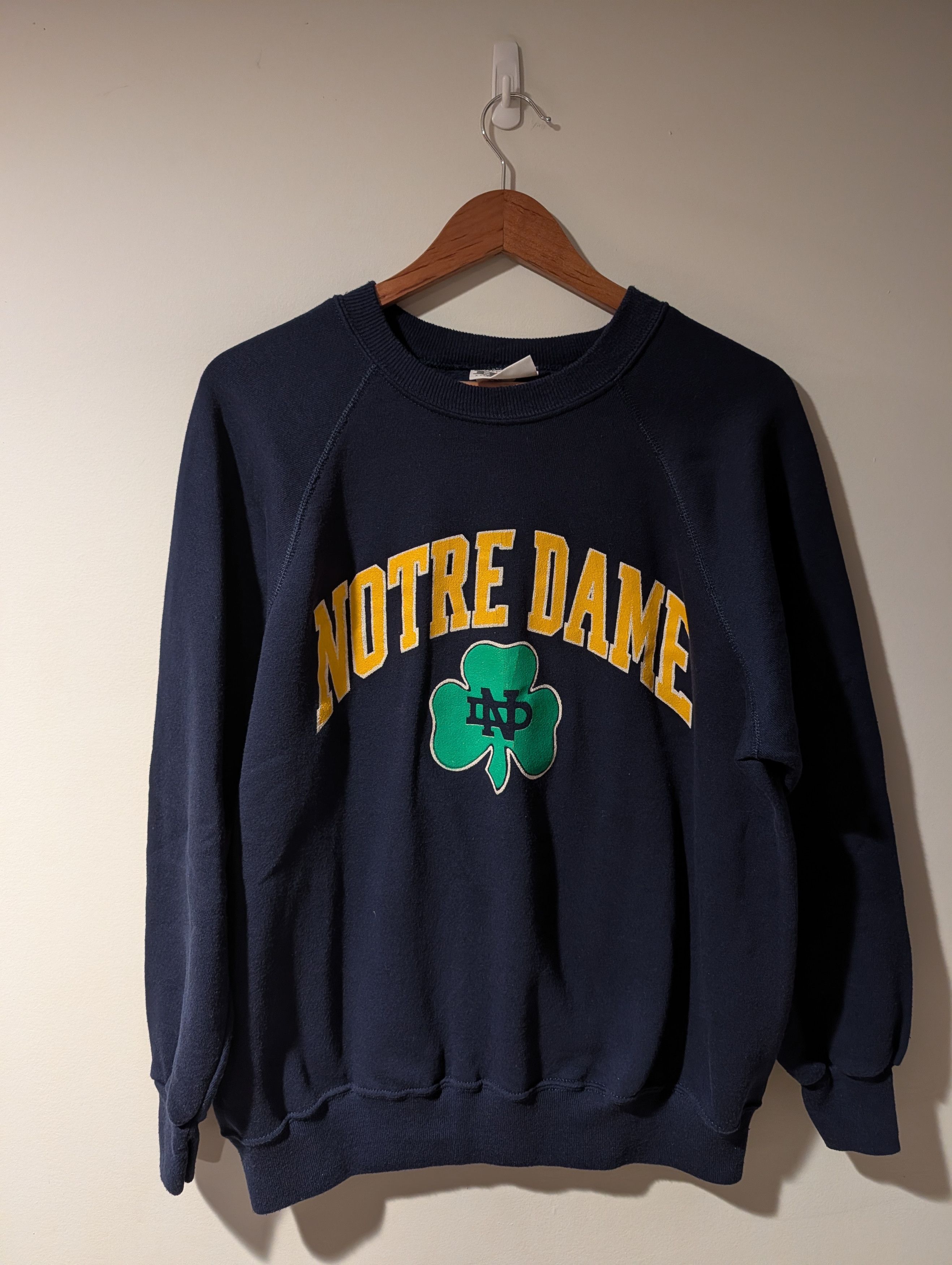 NCAA Vintage 90s Notre Dame Fighting Irish Sweatshirt Boxy Men Size US XL / EU 56 / 4 - 1 Thumbnail