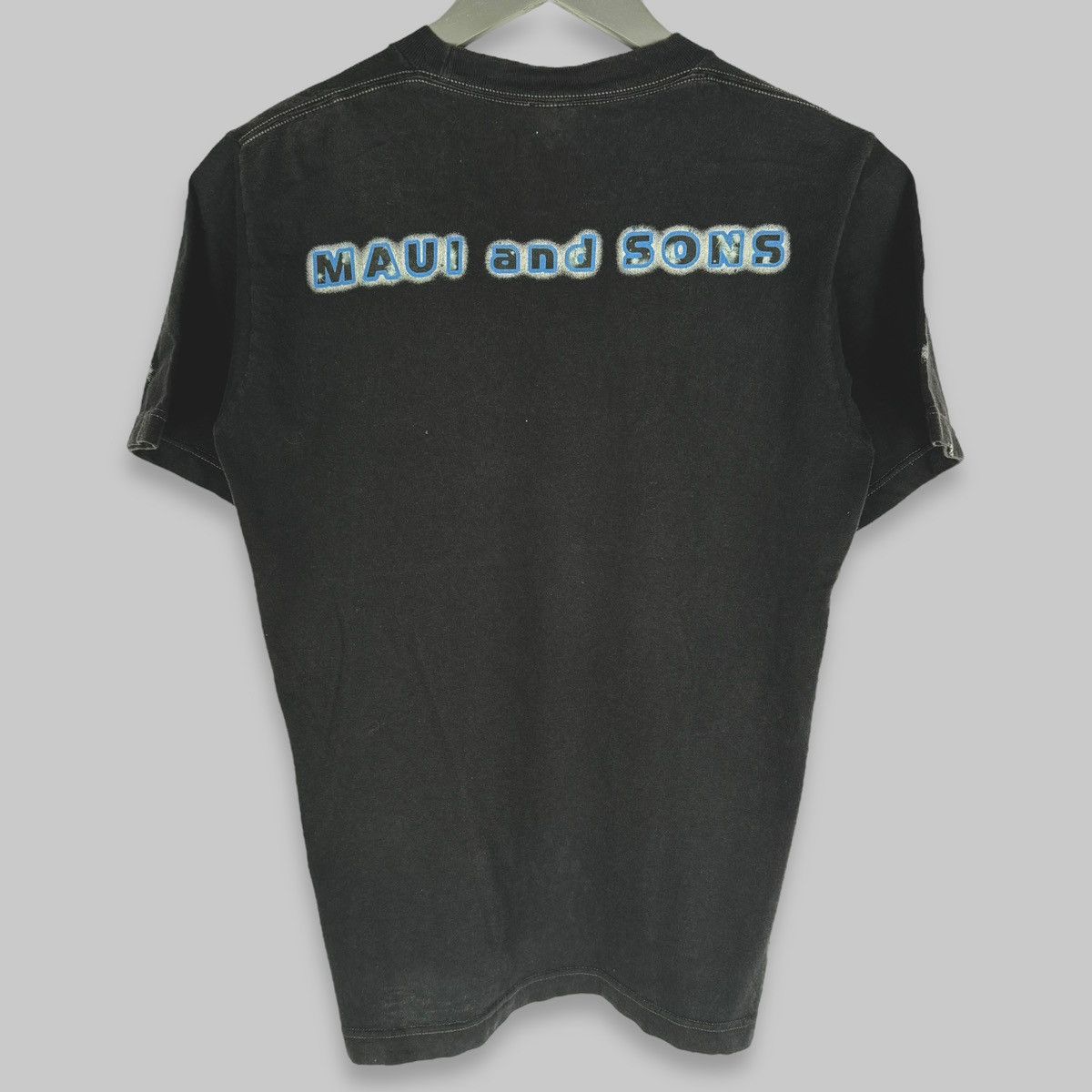 Maui and Sons Vintage 80s/90s Maui And Sons Planet Sharks All Over T Shirt Size US M / EU 48-50 / 2 - 2 Thumbnail