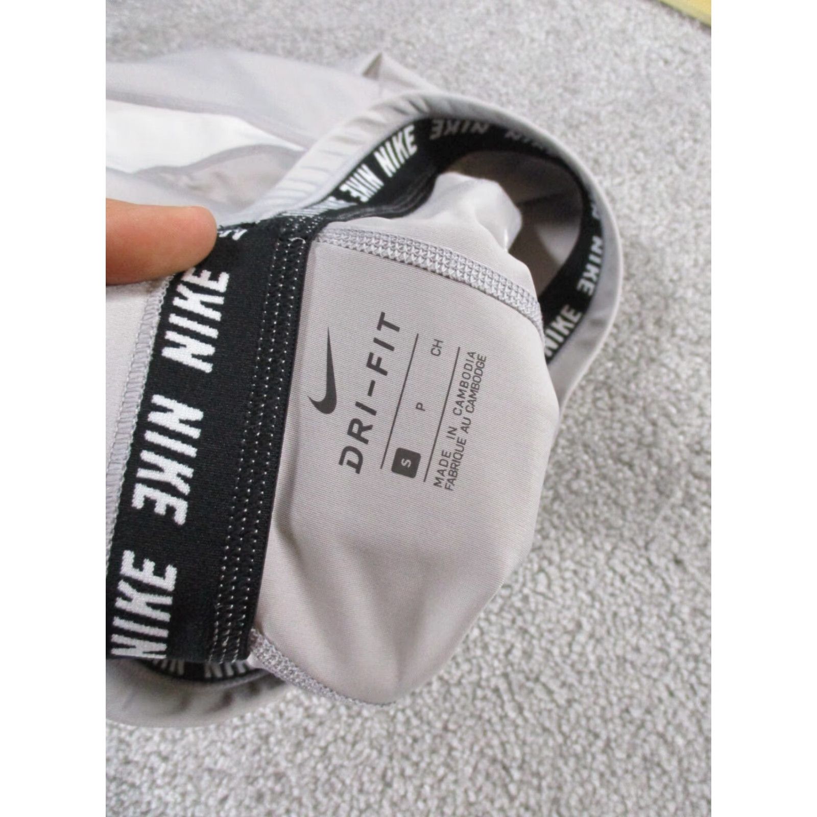 Nike Nike Leggings Womens Small Dri Fit Gray Crop Training Size 28" / US 6 / IT 42 - 7 Thumbnail