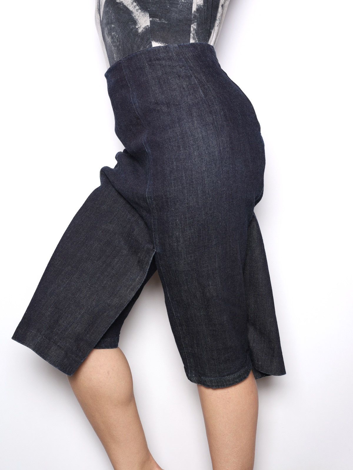 Maison Margiela Maison Margiela 2007 Denim Jeans Navy Skirt-Shorts Rare Size 28" / US 6 / IT 42 - 2 Thumbnail