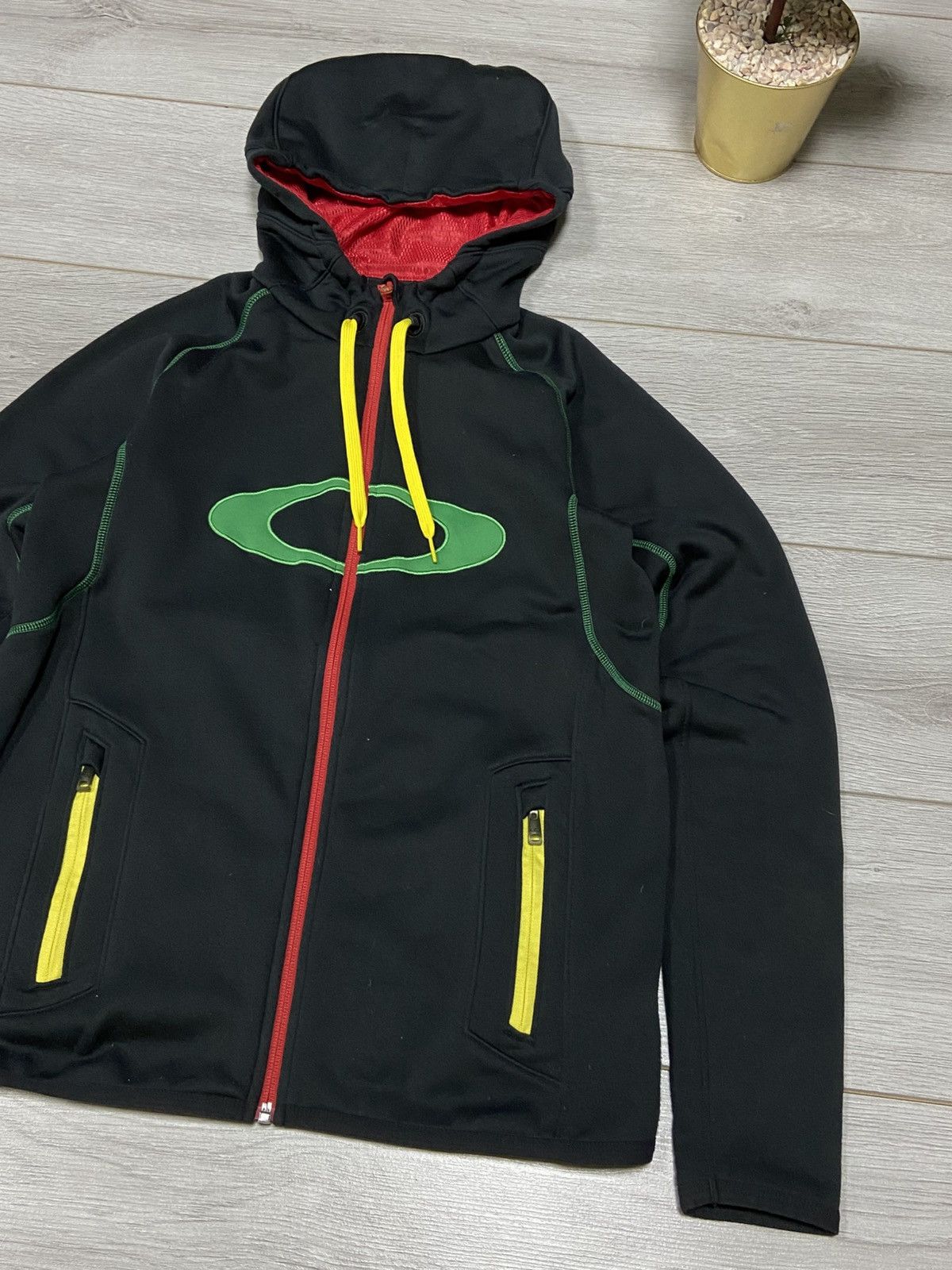 Vintage Oakley vintage black big circle centr logo zip black hoodie Size US S / EU 44-46 / 1 - 4 Thumbnail
