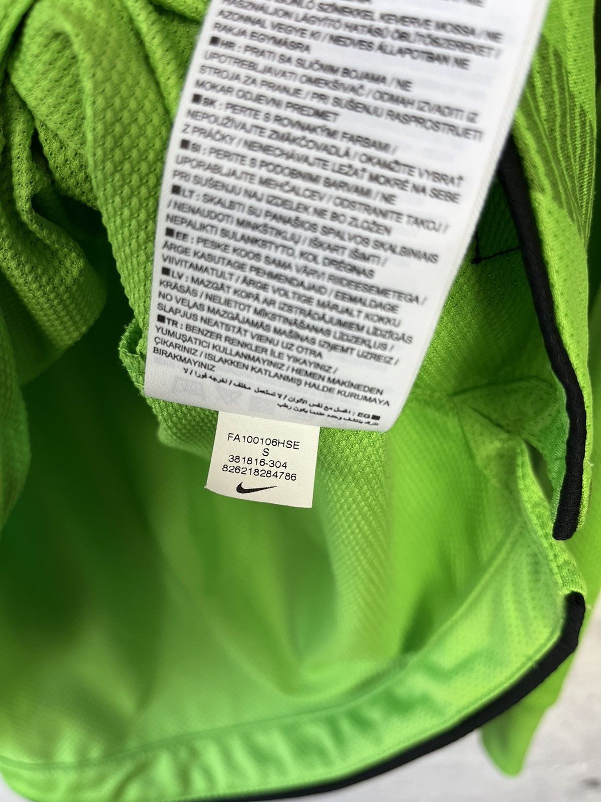Nike Nike Celtic Glasgow 2010/11 Away Kit Football Jersey (A) Size US S / EU 44-46 / 1 - 12 Thumbnail