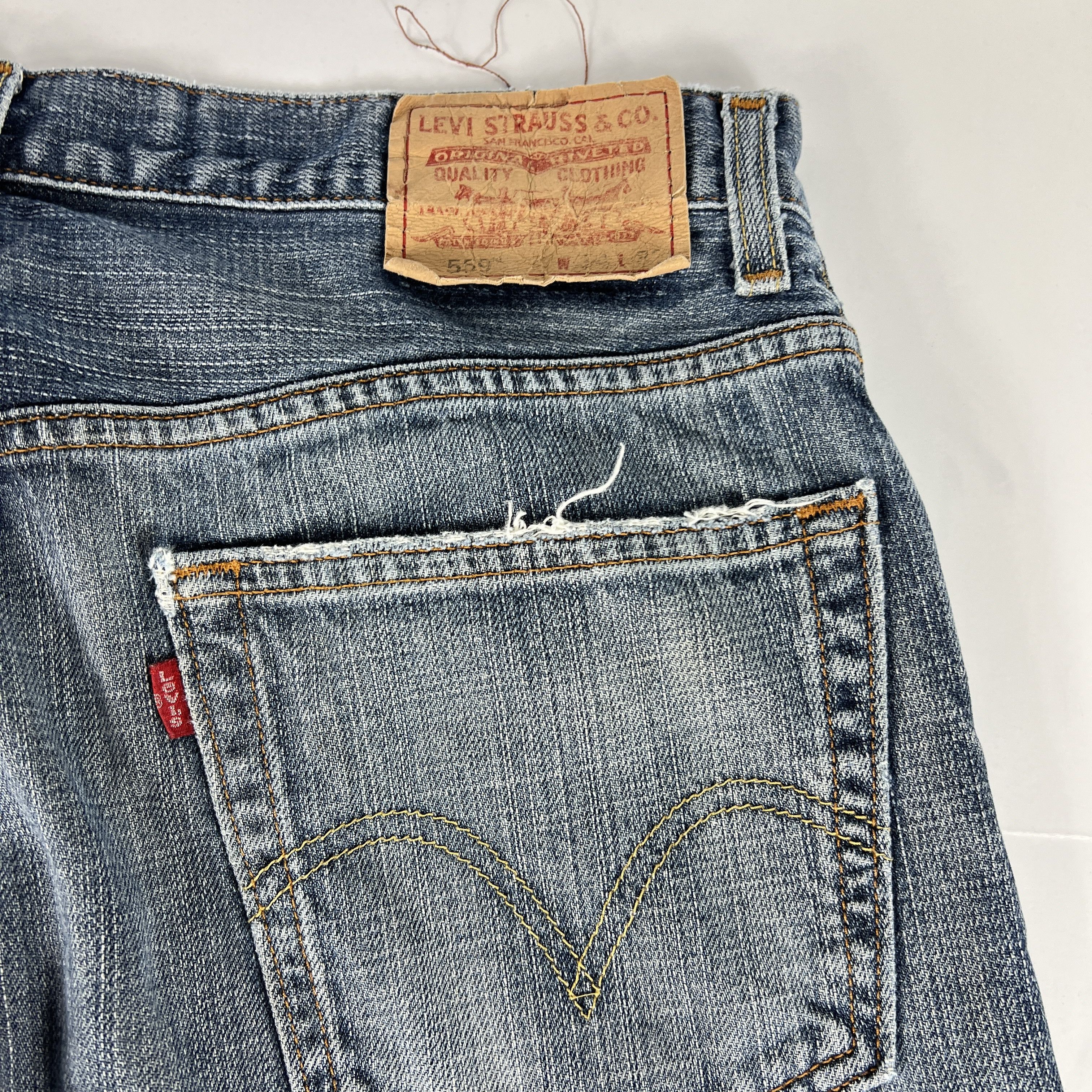 Levi's Y2K Levi's Jeans 559 Relaxed Straight Blue Thrashed Denim Size US 34 / EU 50 - 16 Thumbnail