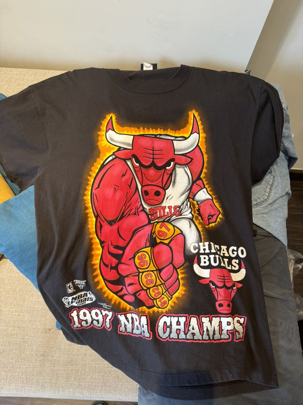 Vintage 1997 Chicago Bulls 5 Time NBA Champions factory Ring Tee