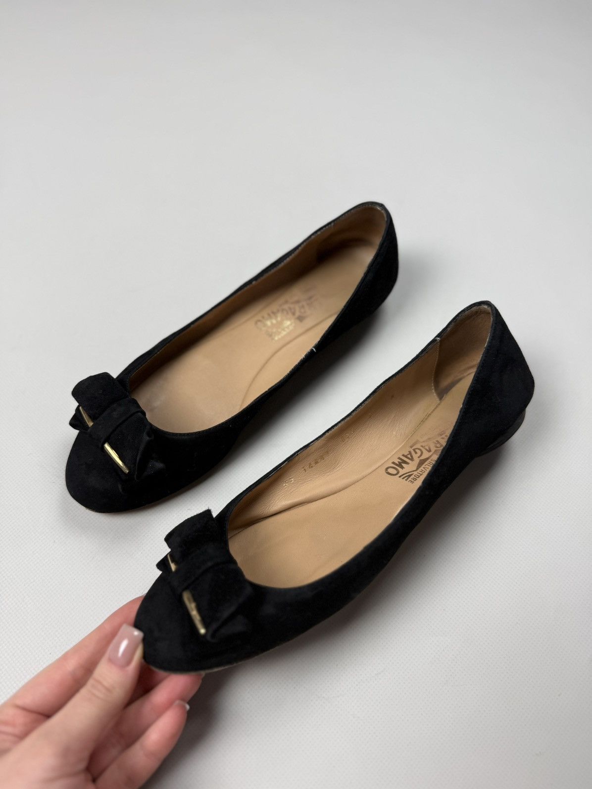 Salvatore Ferragamo Salvatore Ferragamo Ladies Suede Flats Ballets Shoes Size US 8.5 / IT 38.5 - 12 Thumbnail