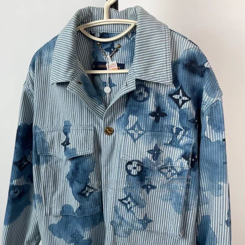 Louis Vuitton Louis Vuitton Light blue logo jacket Size US S / EU 44-46 / 1 - 3 Thumbnail