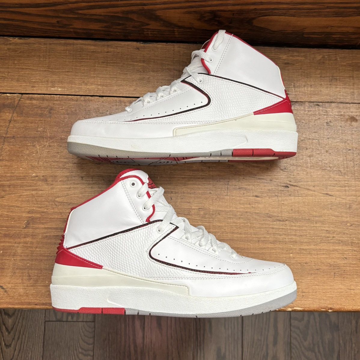 Jordan Brand Air Jordan 2 Retro Chicago White/Red Size 10 Size US 10 / EU 43 - 3 Thumbnail