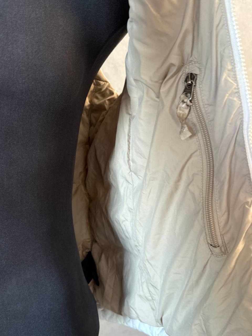The North Face Vintage The North Face Puffer Vest 700 White Size S Size S / US 4 / IT 40 - 6 Thumbnail