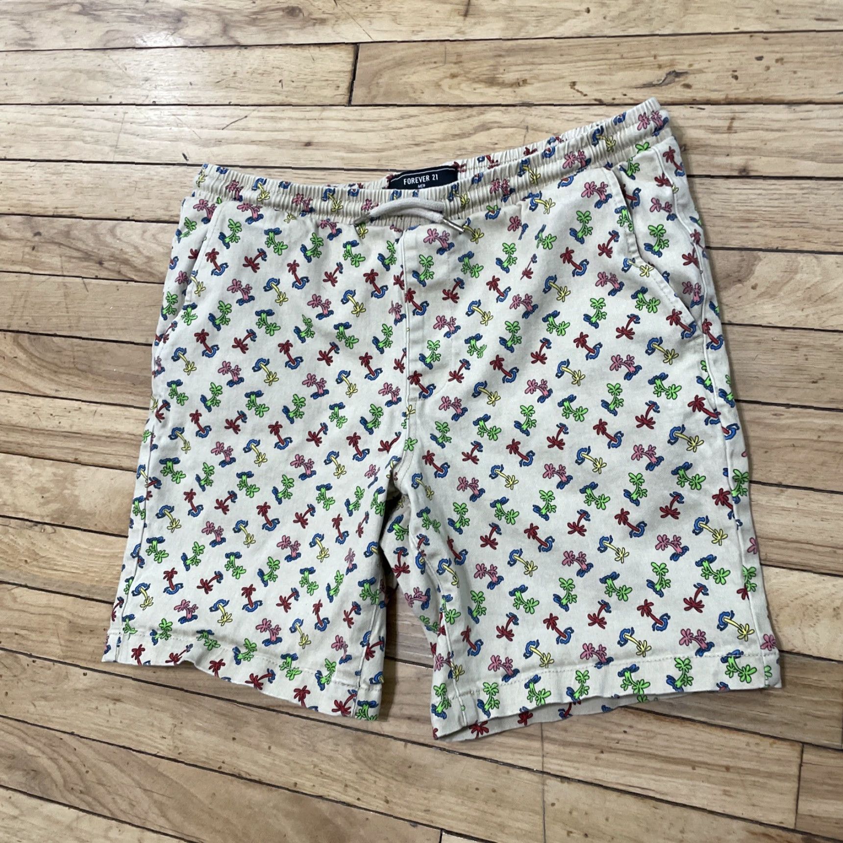 Forever 21 FOREVER 21 Shorts Men L 33 Palm Tree Graphic Abstract 90s Drawstring Stretch Multicolor Beige Size US 33 - 3 Thumbnail