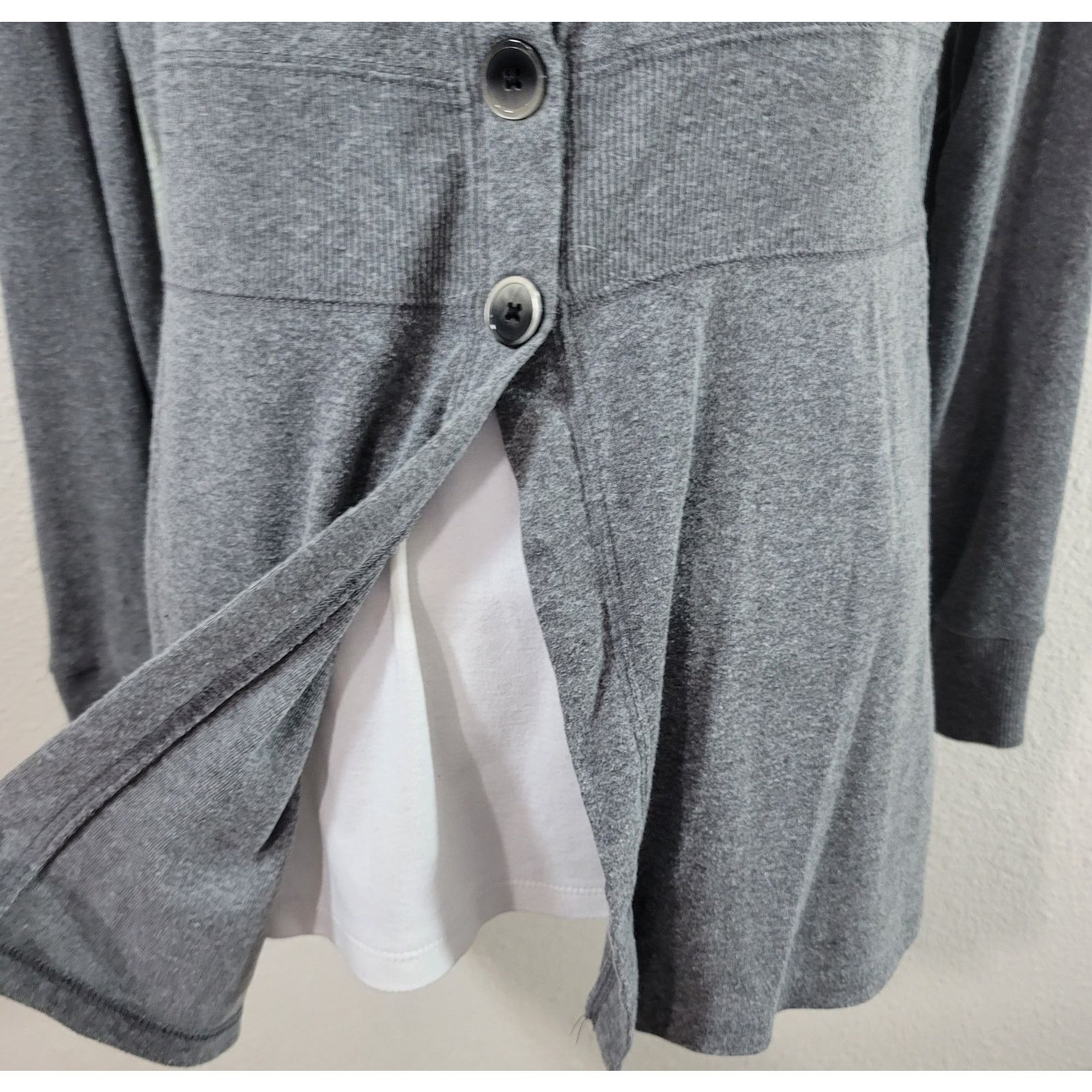 Other Style & Co Gray White Layer Faux Button Closure Top Medium Size M / US 6-8 / IT 42-44 - 2 Thumbnail
