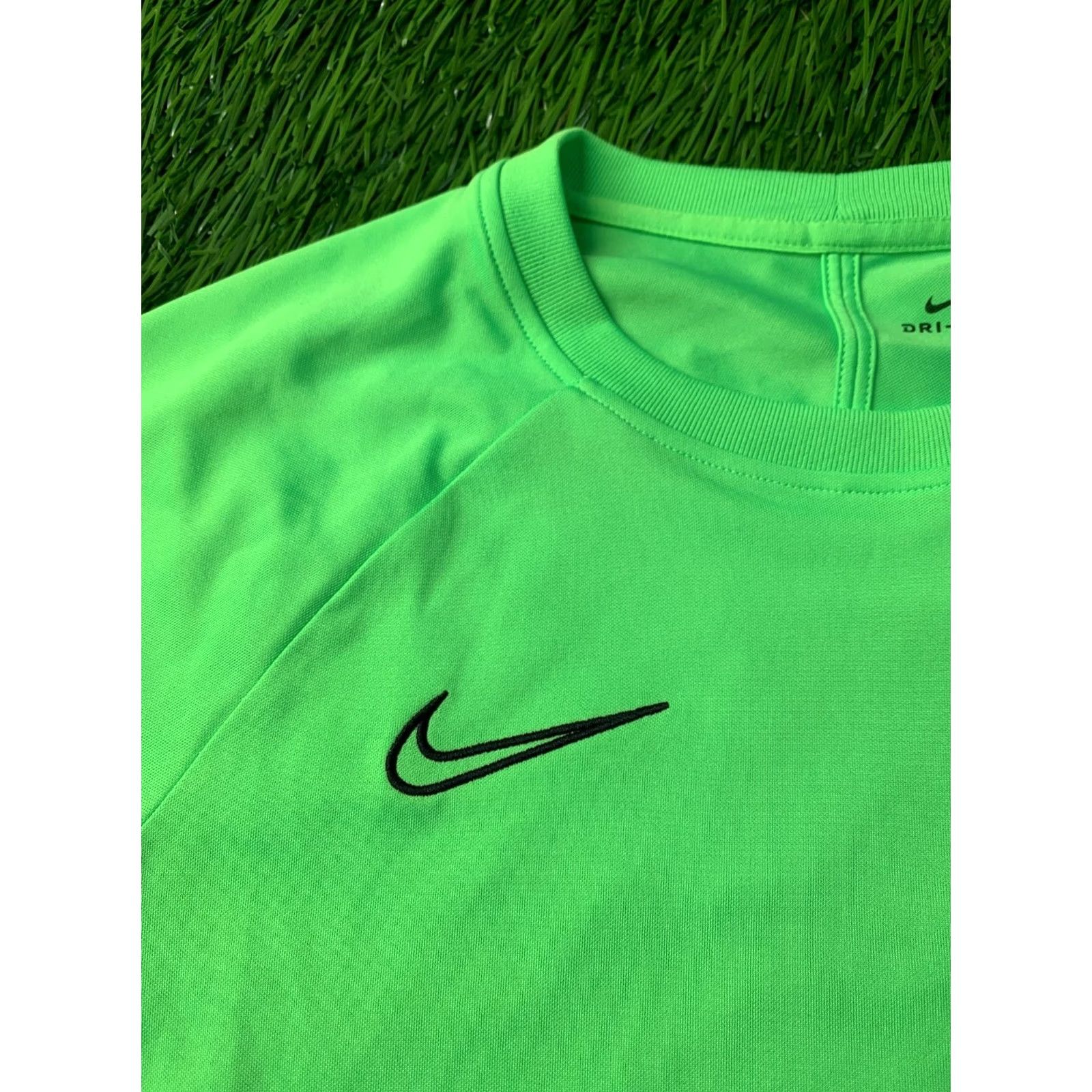 Nike Nike Academy Dri-FIT Original 2021 Men Football Shirt Jersey Tee Size S Green and Black Nike Dri-FIT Football Shirt Mens S Size US S / EU 44-46 / 1 - 3 Thumbnail