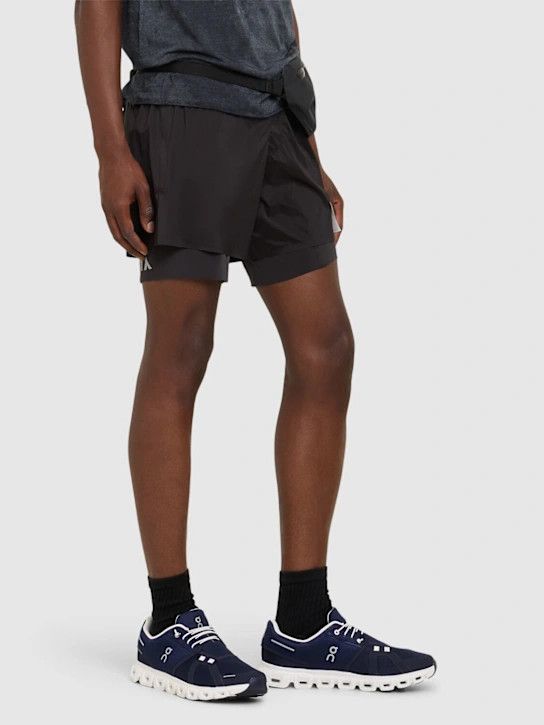 o1lsvrm0425 Cloud 6 Sneakers in Midnight White