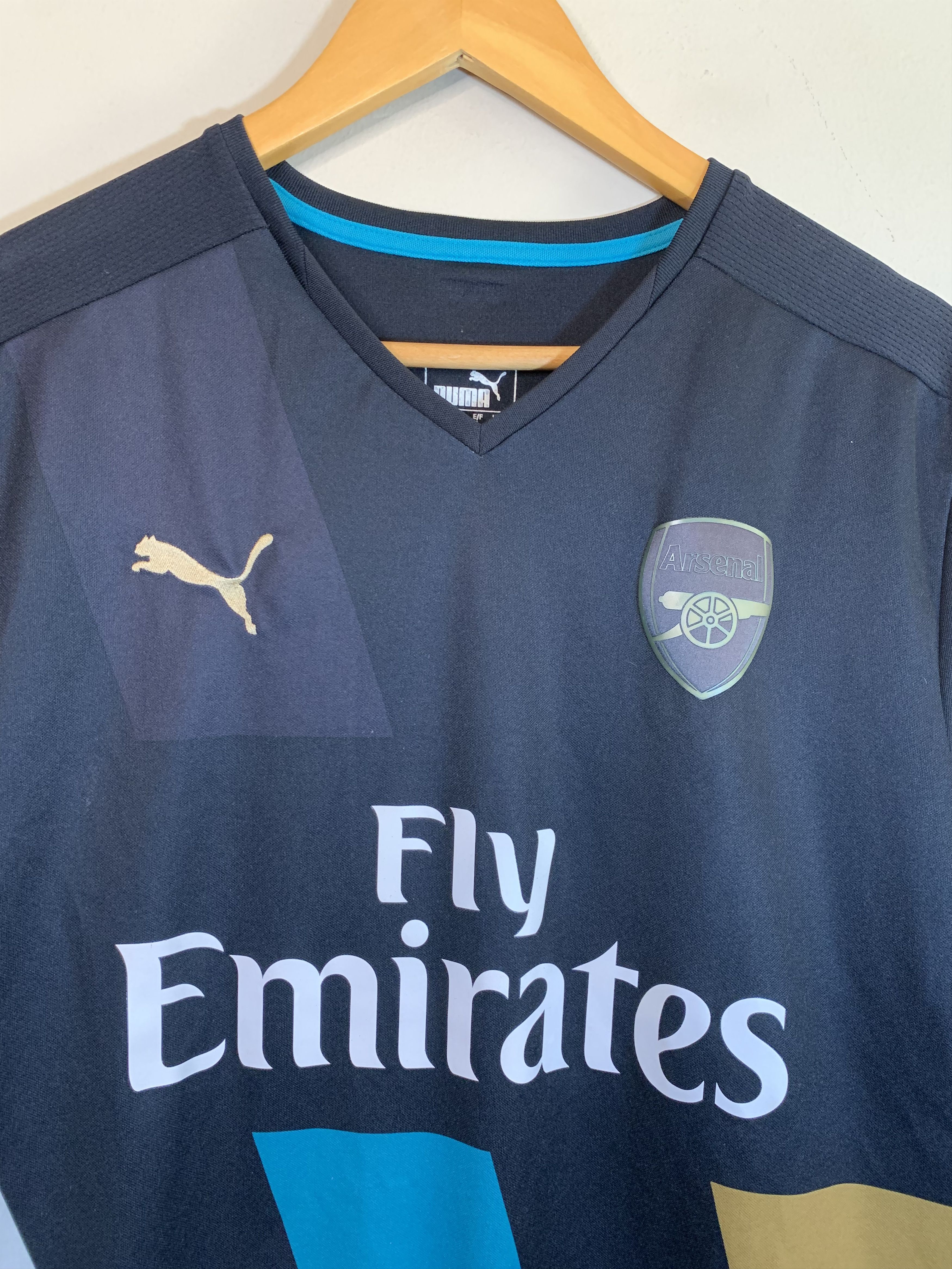 Puma *RARE* Arsenal Puma 2015-2016 Soccer Kit Football Jersey L Size US L / EU 52-54 / 3 - 2 Thumbnail