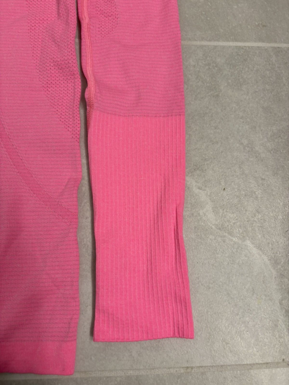 Lululemon Lululemon Neon Pink Swiftly Tech Hip Length T-shirt Size 6 Size M / US 6-8 / IT 42-44 - 9 Thumbnail