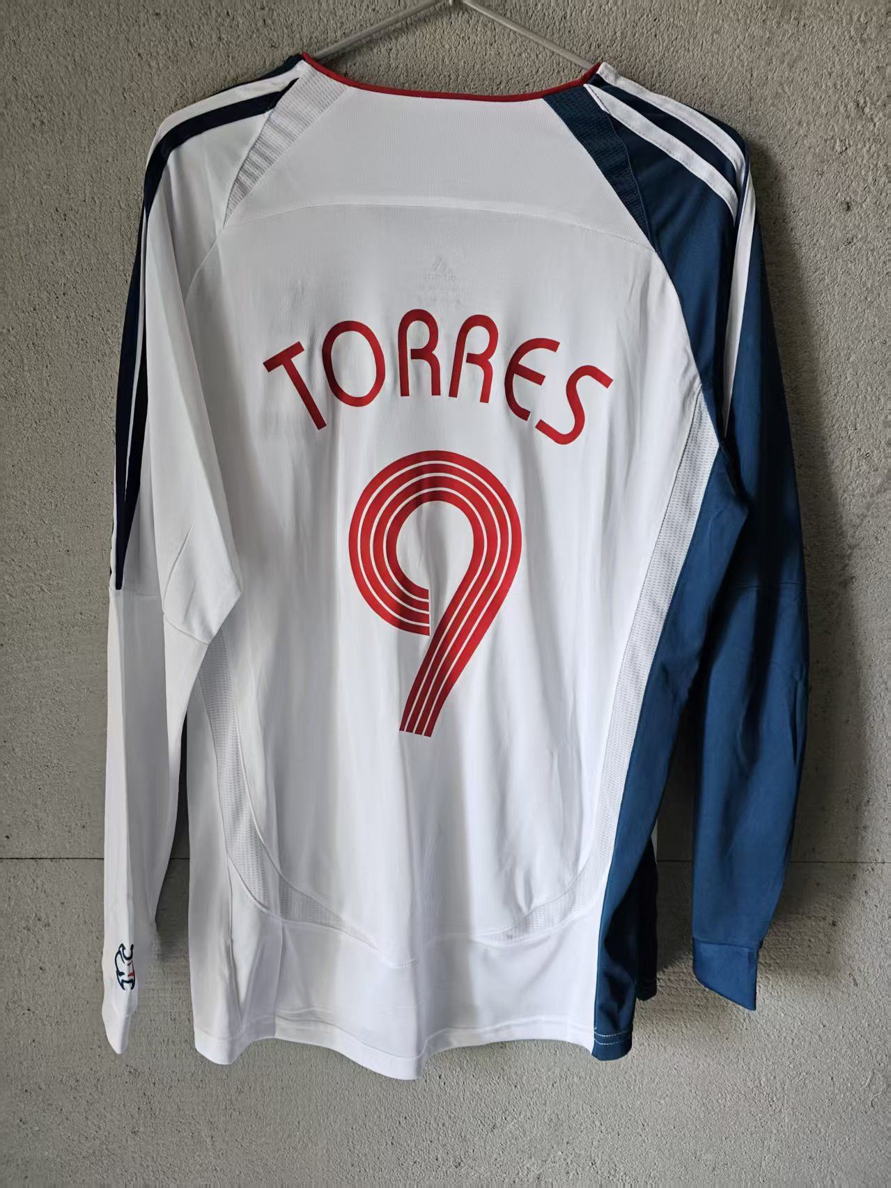 Other 2006 2007 Liverpool 9 Torres Jersey Longsleeve Size US L / EU 52-54 / 3 - 1 Thumbnail
