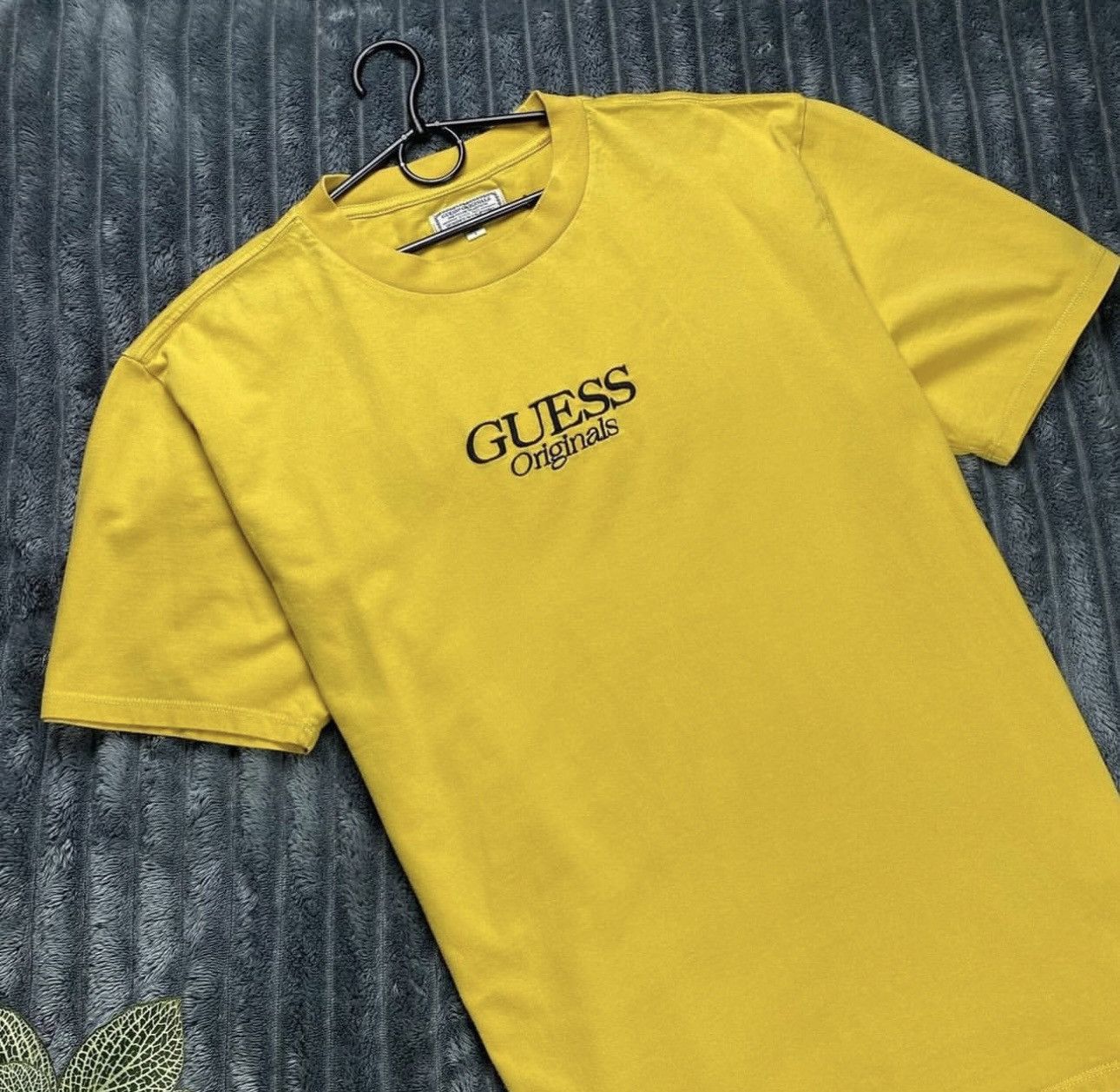 Designer × Guess × Vintage Guess tee t-shirt vintage USA 🇺🇸 style size L Size US L / EU 52-54 / 3 - 1 Thumbnail