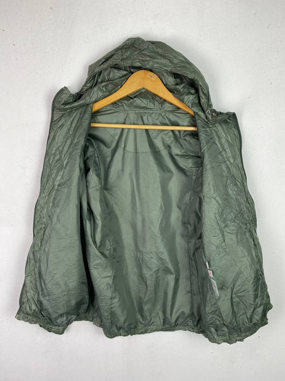 Japanese Brand vintage uniqlo japanese brands quilted light puffer jacket Size US M / EU 48-50 / 2 - 5 Thumbnail