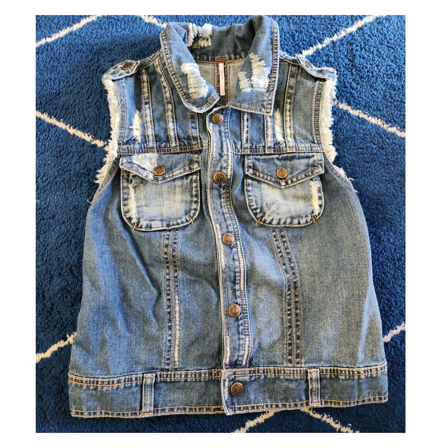 Free People Free People Women's Crochet Denim Destressed Vest -Medium Size M / US 6-8 / IT 42-44 - 1 Thumbnail