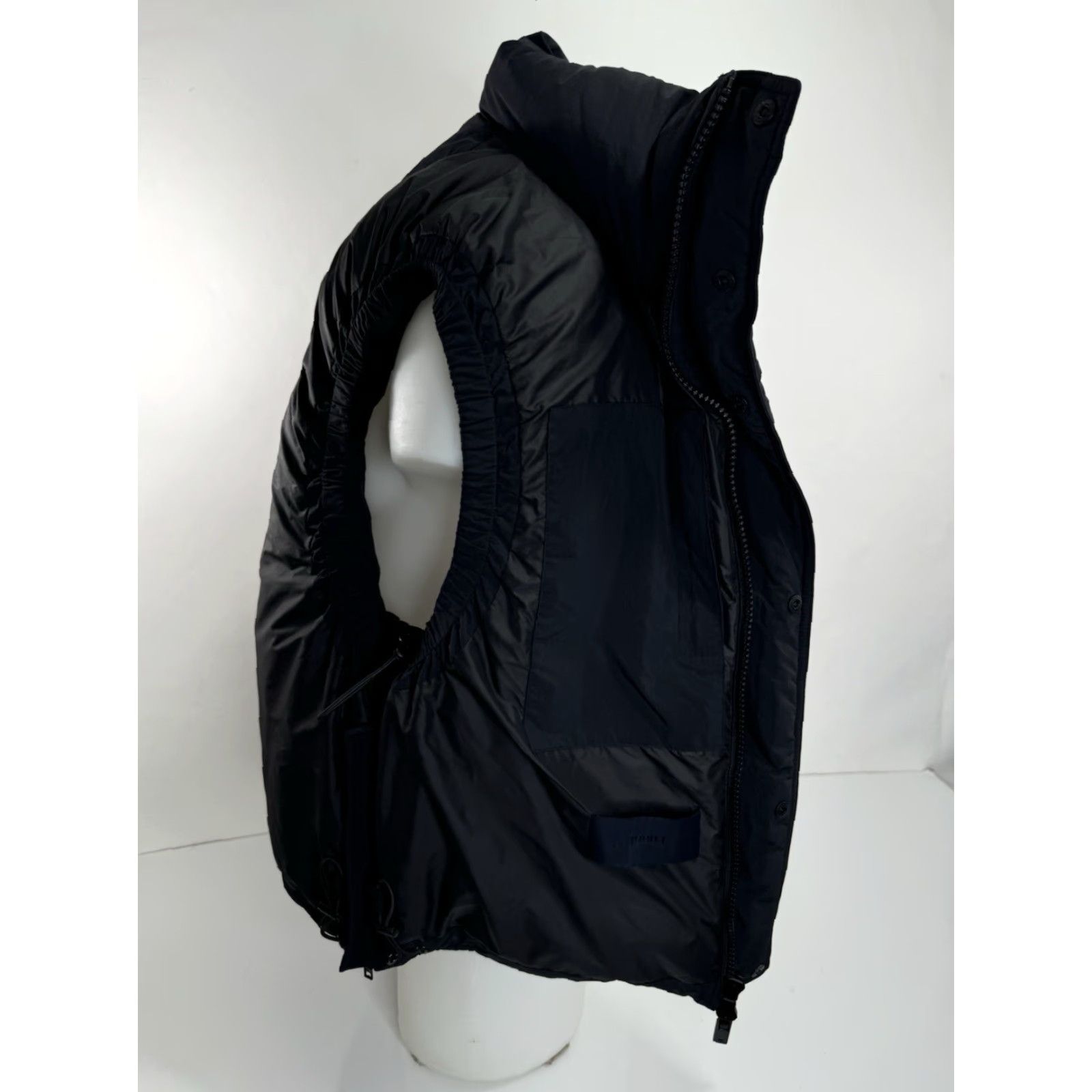 Juun.J JUUN.J GOOSE DOWN FEATHER Insulated Mens Vest Hooded Full Zip 44 Black Nylon Down 44 EXCELLENT Mens Vest Hooded Insulated 90s? Size US S / EU 44-46 / 1 - 7 Thumbnail
