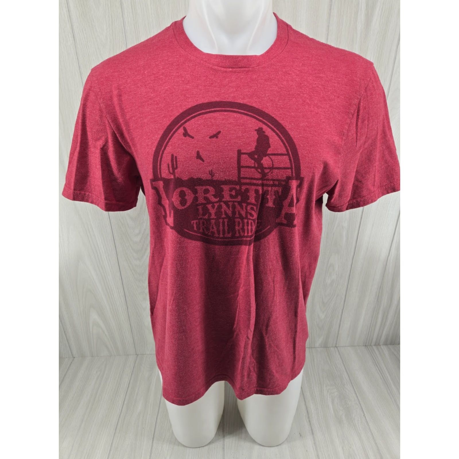 Vintage Loretta Lynn’s Trail Ride Large T Shirt Red Men T-Shirt Short Sleeve Cotton District Crew Neck Vintage? No Size US L / EU 52-54 / 3 - 2 Thumbnail