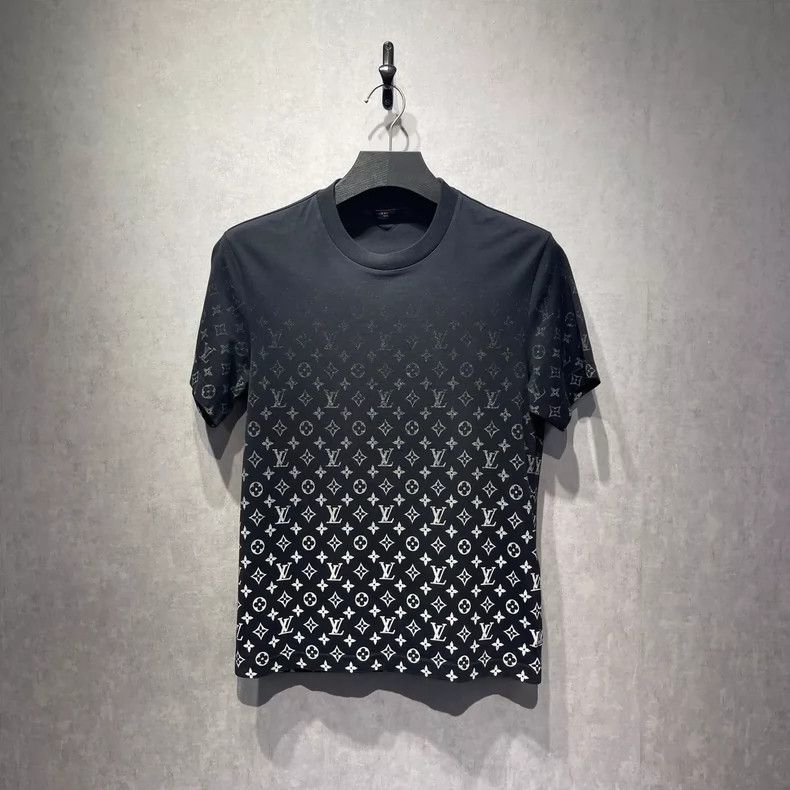Louis Vuitton Louis Vuitton Gradient logo round neck short sleeves Size US XS / EU 42 / 0 - 1 Thumbnail