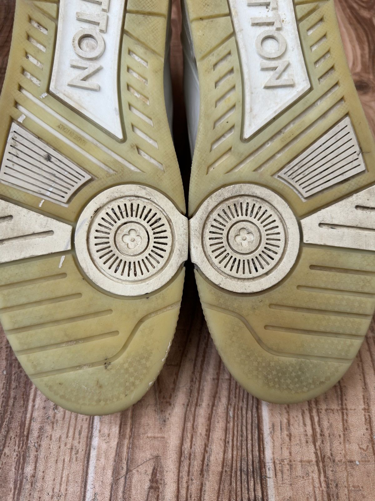 Louis Vuitton Louis Vuitton Trainer Virgil Abloh Grey/White sneaker Size US 12 / EU 45 - 21 Thumbnail