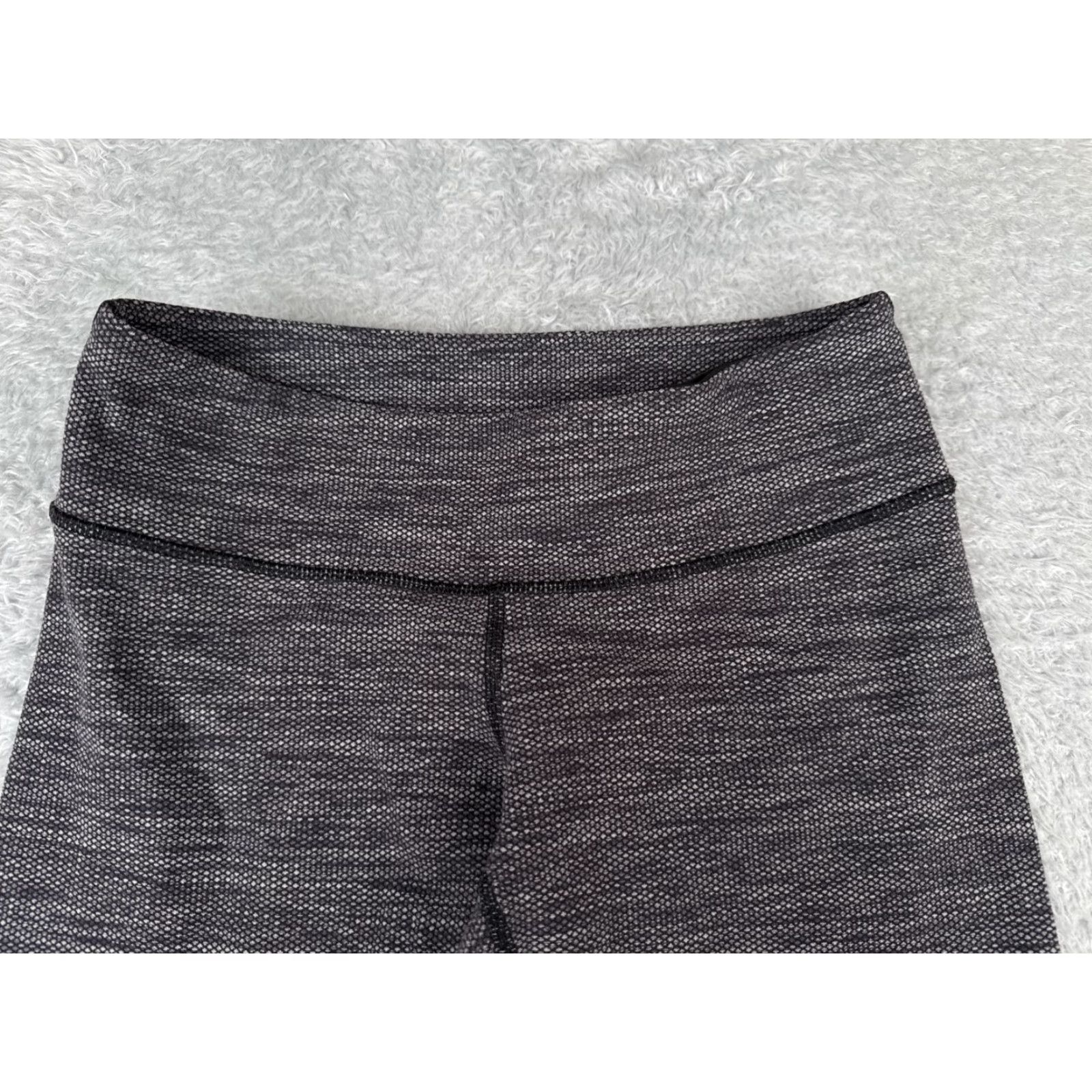 Lululemon Lululemon Pants Women 6 Gray Wunder Under Crop III Full-On Luxtreme 21" Cropped Yoga Athletic Straight Inseam 21 in Size 28" / US 6 / IT 42 - 4 Thumbnail