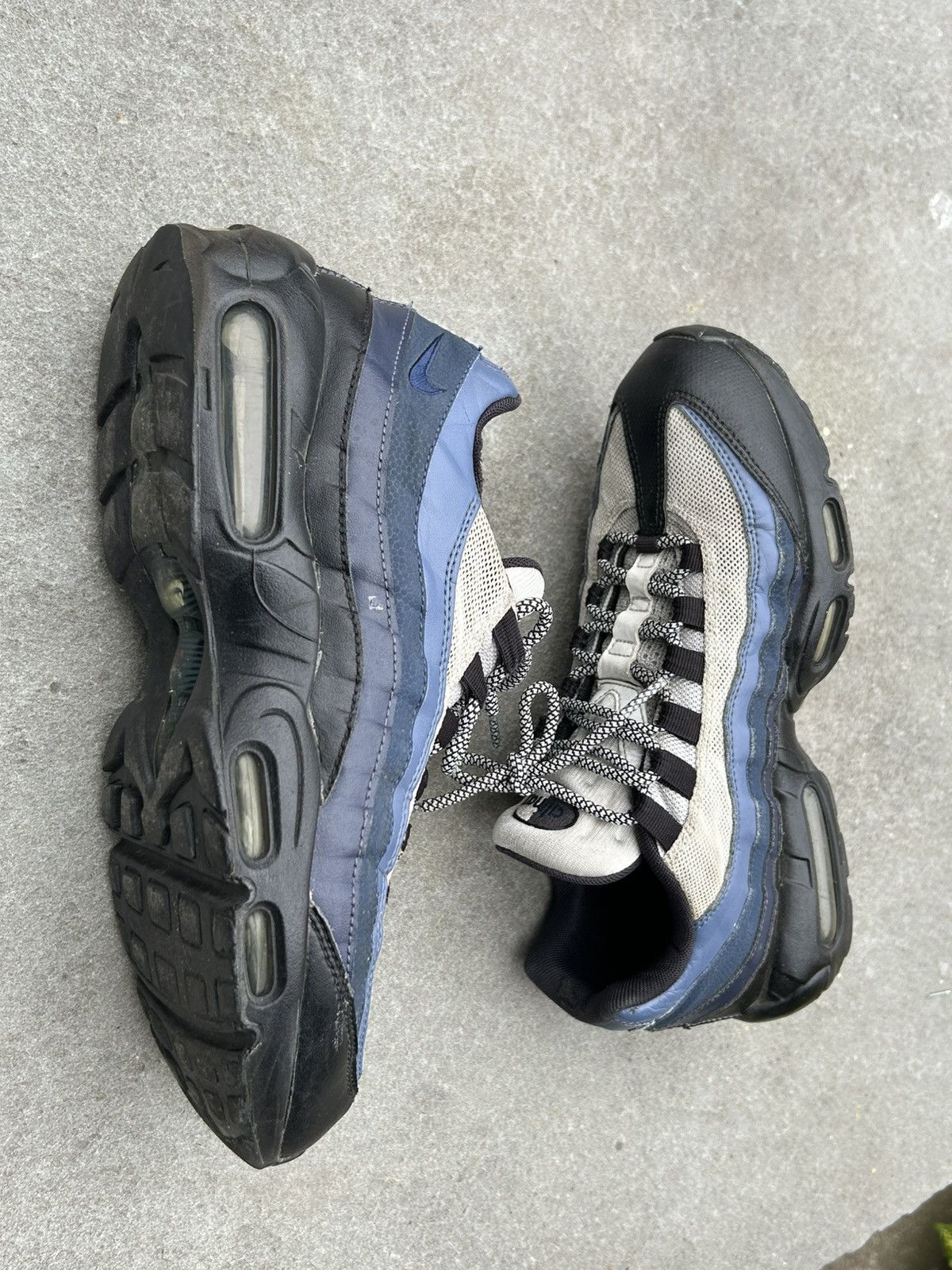 Nike 2017 nike air max 95 black navy obsidan Size US 9.5 / EU 42-43 - 2 Thumbnail