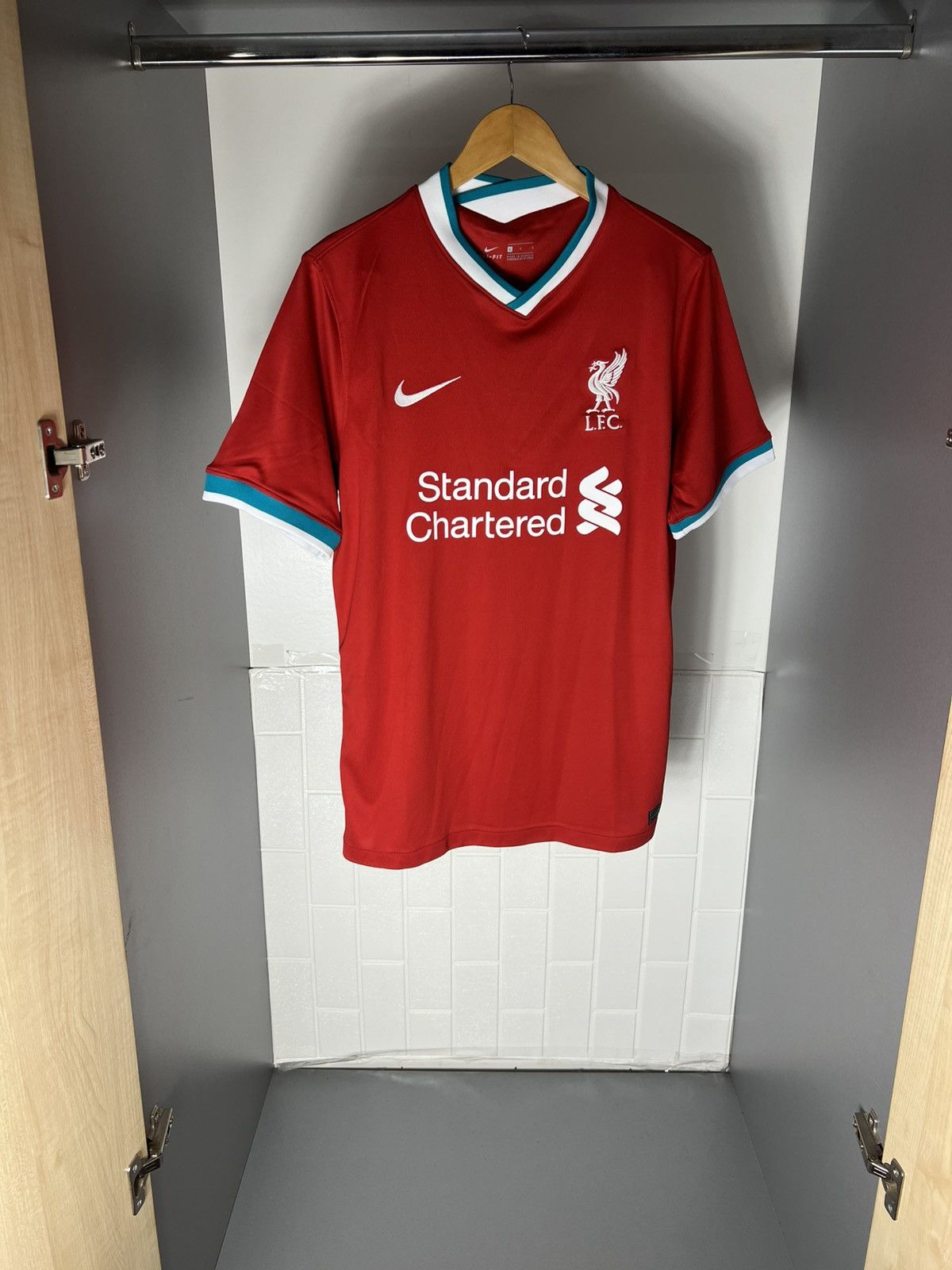 Nike VINTAGE NIKE FC LIVERPOOL ENGLAND SOCCER JERSEY RETRO Y2K Size US L / EU 52-54 / 3 - 2 Thumbnail