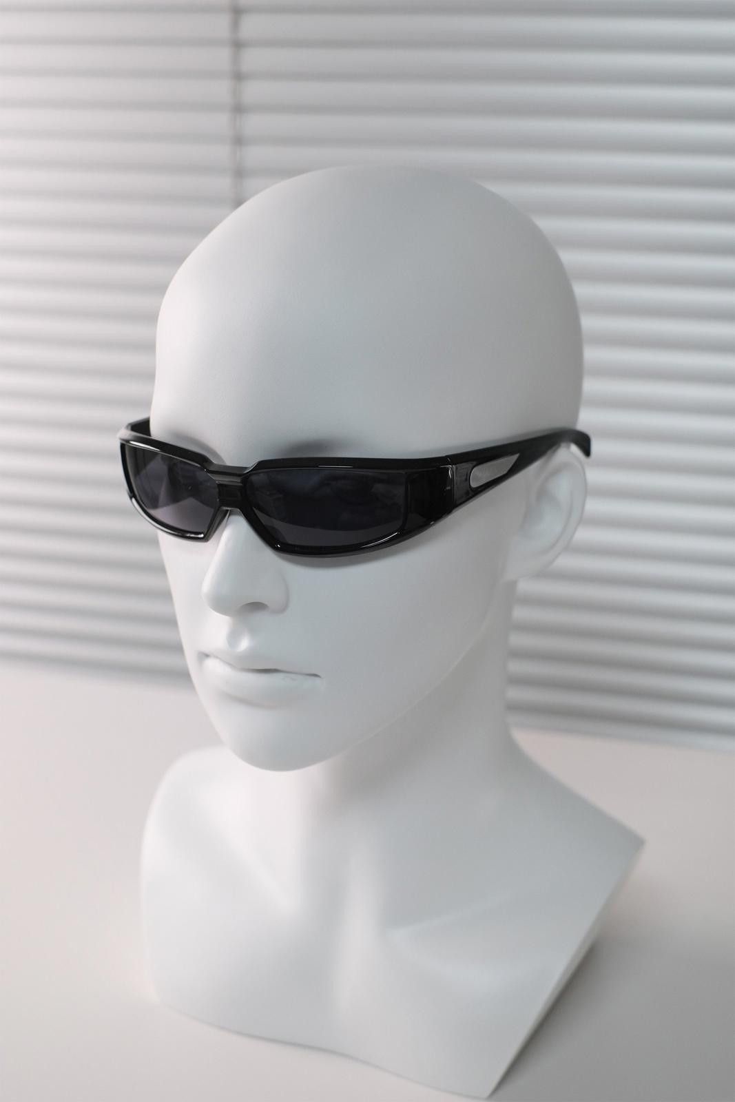 Japanese Brand Vtg Vintage Y2k Futuristic Rectangle Sunglasses Unisex OS Size ONE SIZE - 1 Thumbnail