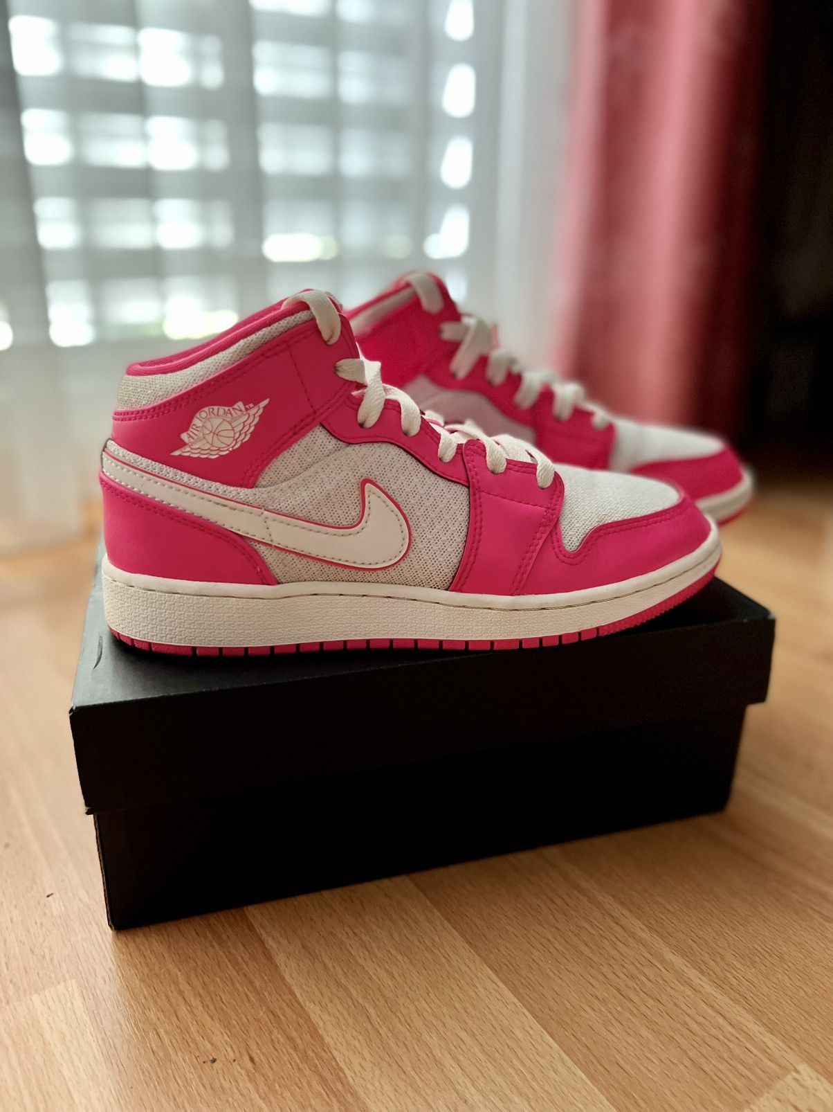 Nike Air Jordan 1 Mid GS “Hyper Pink” – UK 4.5 Size US 7 / IT 37 - 2 Thumbnail