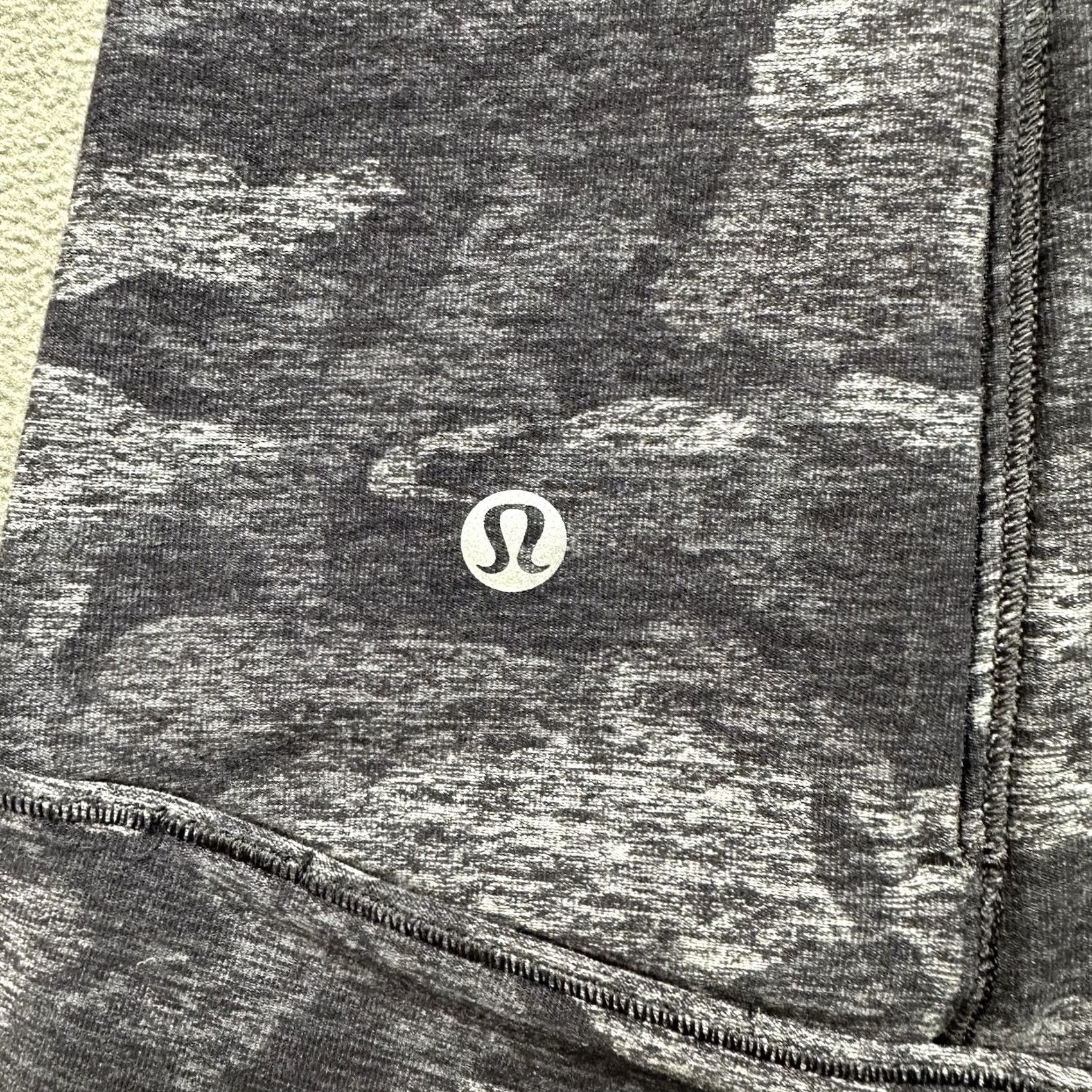 Lululemon Lululemon Outrun The Elements Top Womens Size 6 Gray Incognito Camo HTR Black Size M / US 6-8 / IT 42-44 - 6 Thumbnail