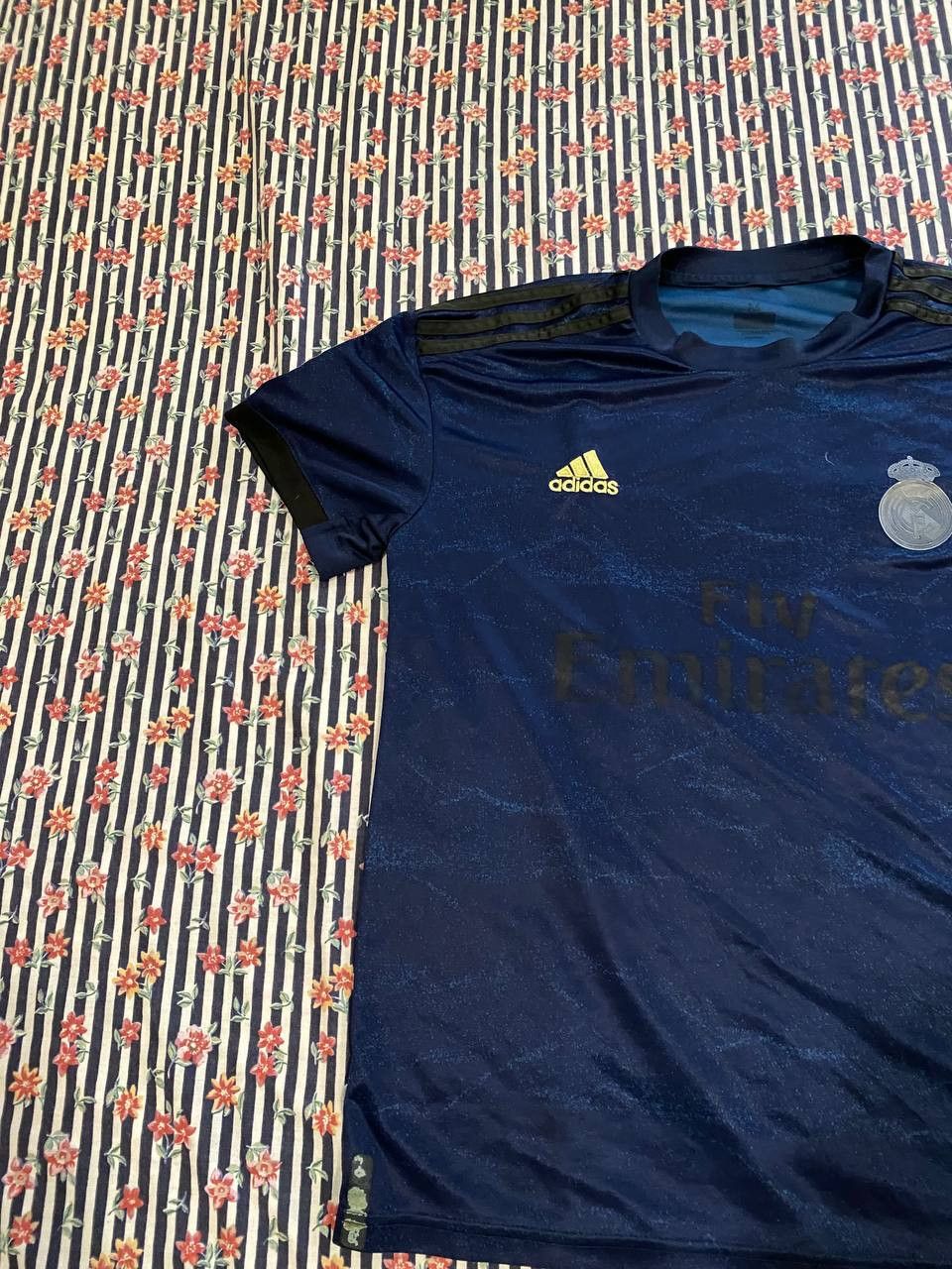 Adidas Vintage Adidas Y2K Logo Jersey Size M Size US M / EU 48-50 / 2 - 7 Thumbnail