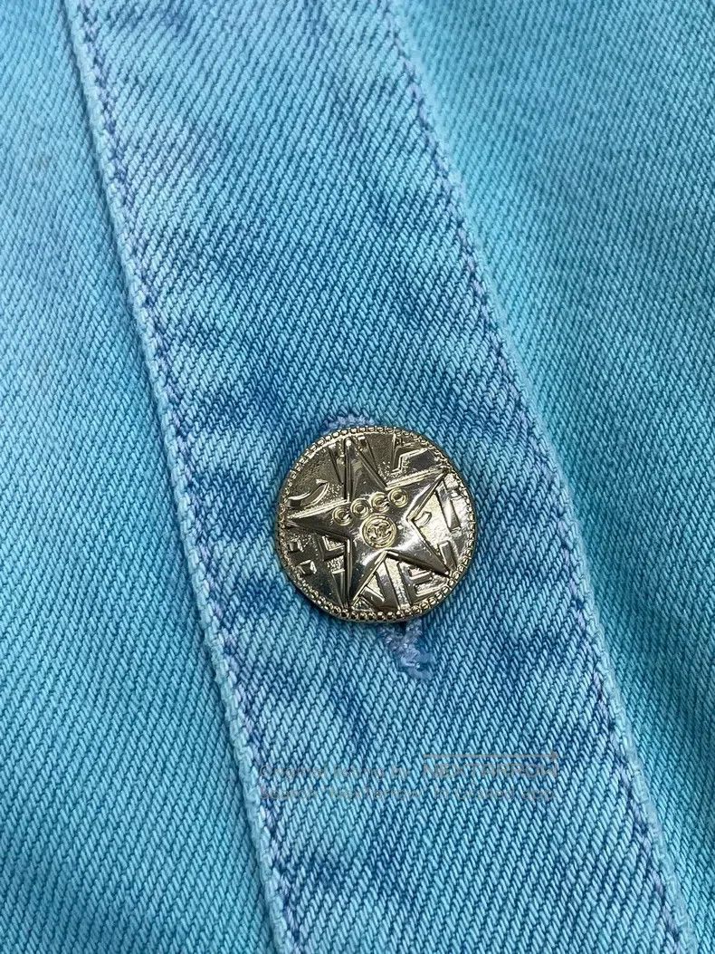 Chanel Chanel 21 Spring and Summer Blue Camelia brooch Denim Jack Size XS / US 0-2 / IT 36-38 - 3 Thumbnail