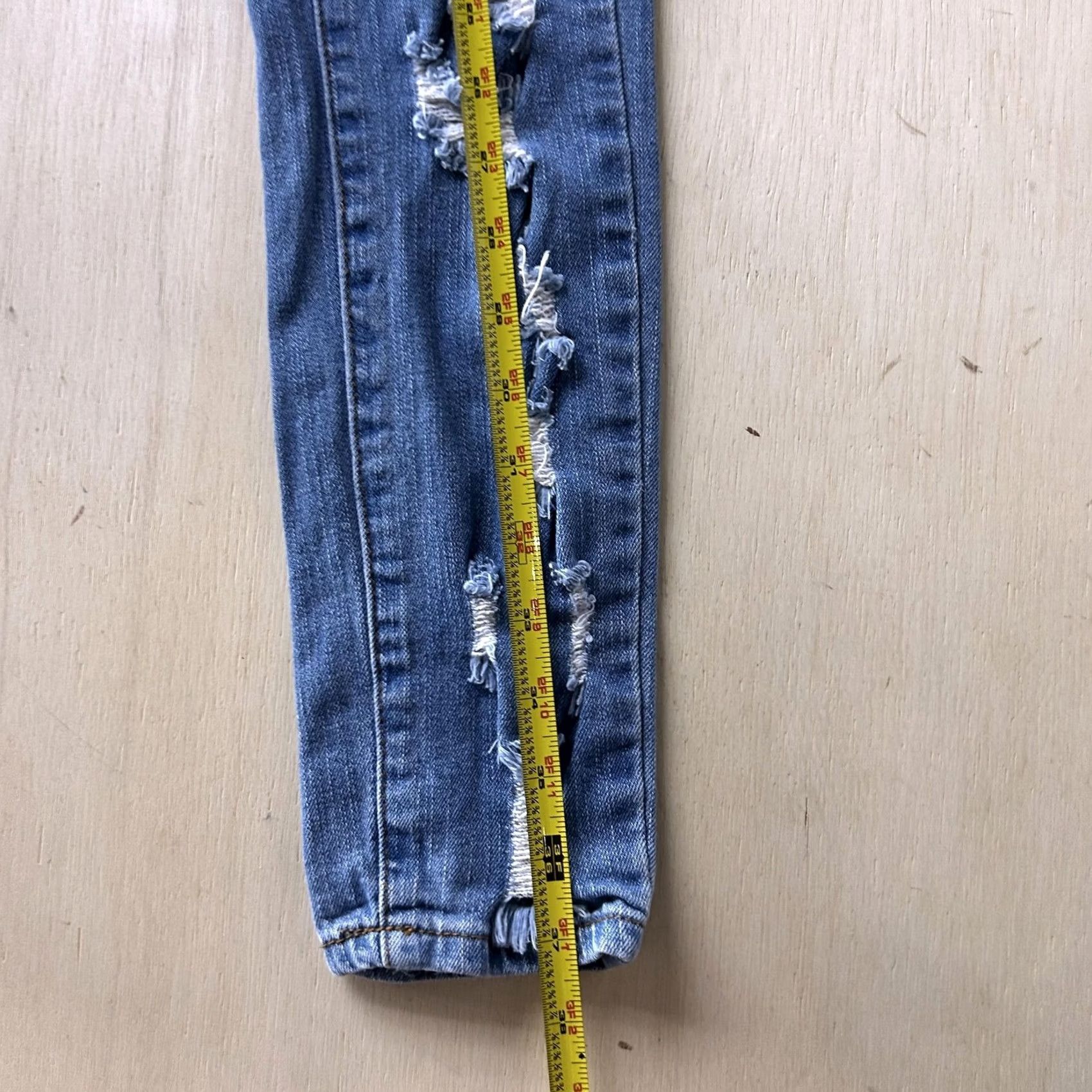Vintage VIP Jeans Skinny Jeans Juniors 26x28 Mid Rise Medium Wash Blue Distressed Denim Slim Five-Pocket Size 27" / US 4 / IT 40 - 4 Thumbnail