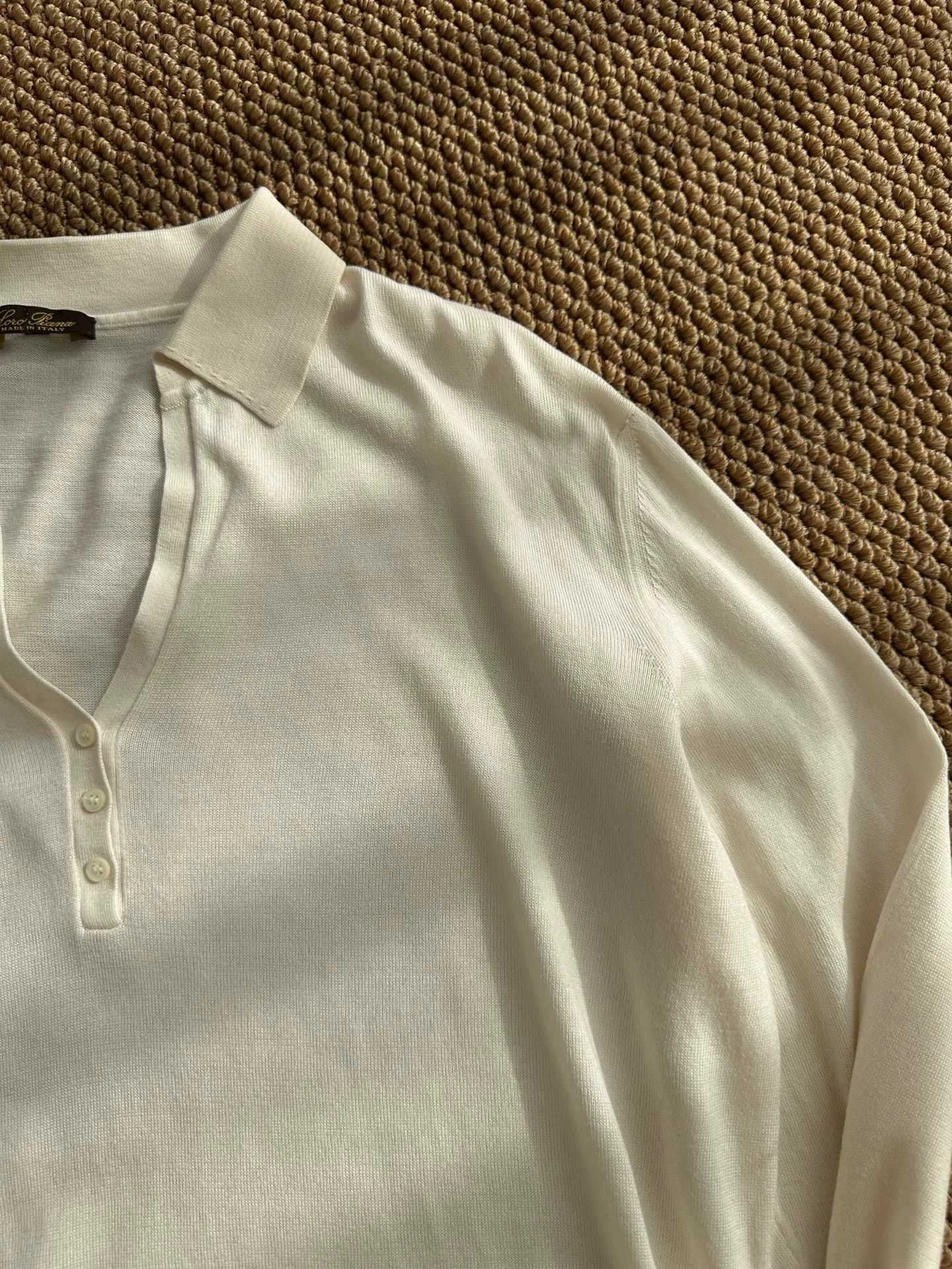Loro Piana Loro Piana Silk V-neck Button Base Knit Wmns White M 99 Size M / US 6-8 / IT 42-44 - 5 Thumbnail